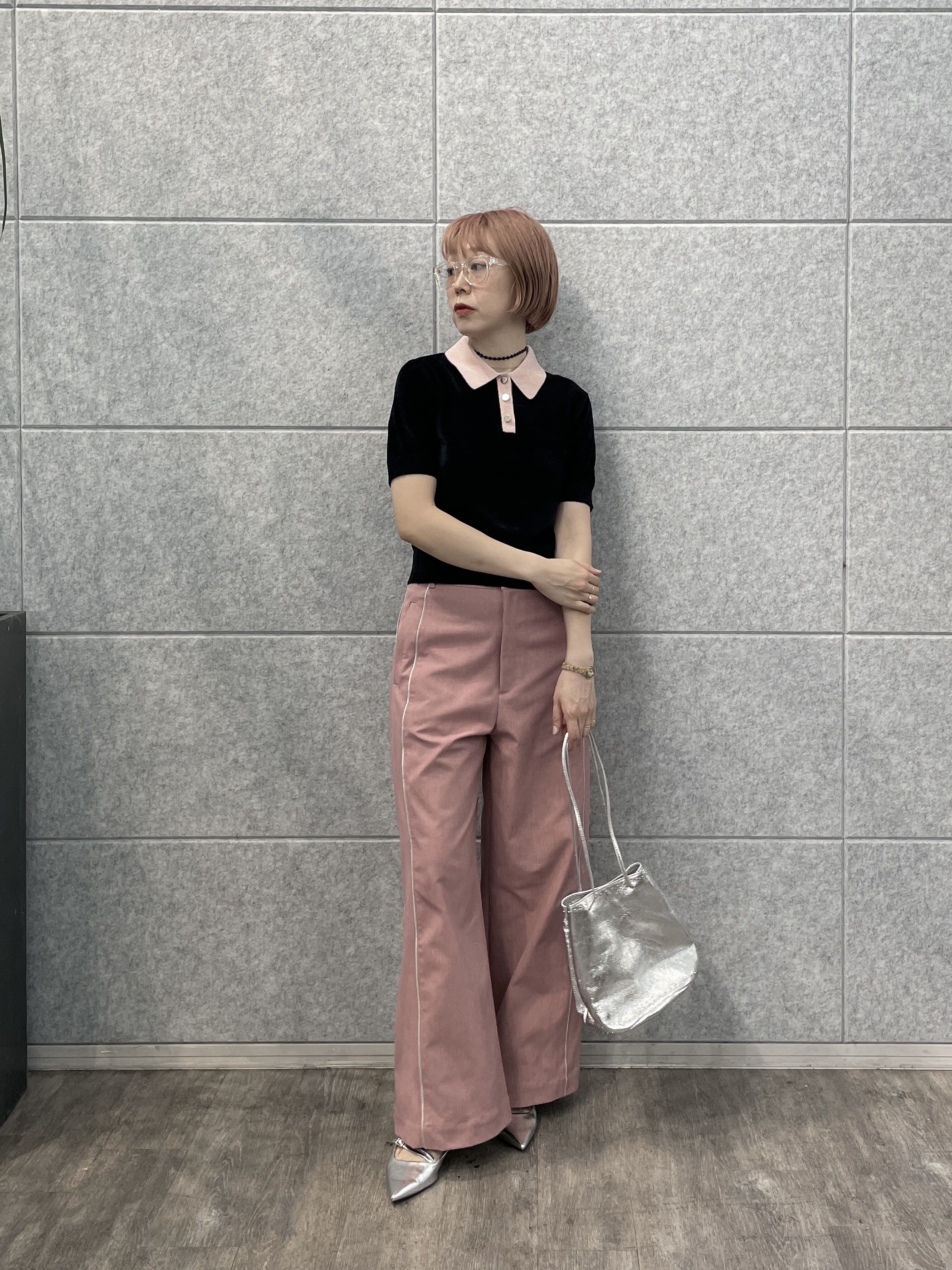mikuさんの「INDIVI｜【MILLELA FIRENZE】スタッズ付き巾着レザーバッグ」を使ったコーディネート