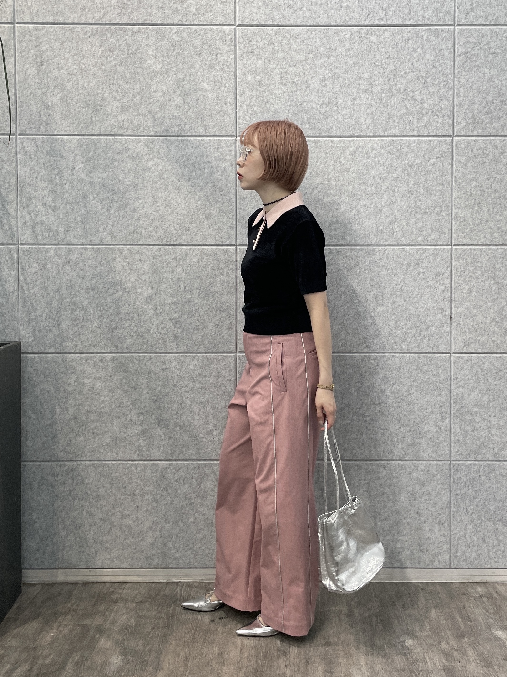 mikuさんの「INDIVI｜【MILLELA FIRENZE】スタッズ付き巾着レザーバッグ」を使ったコーディネート