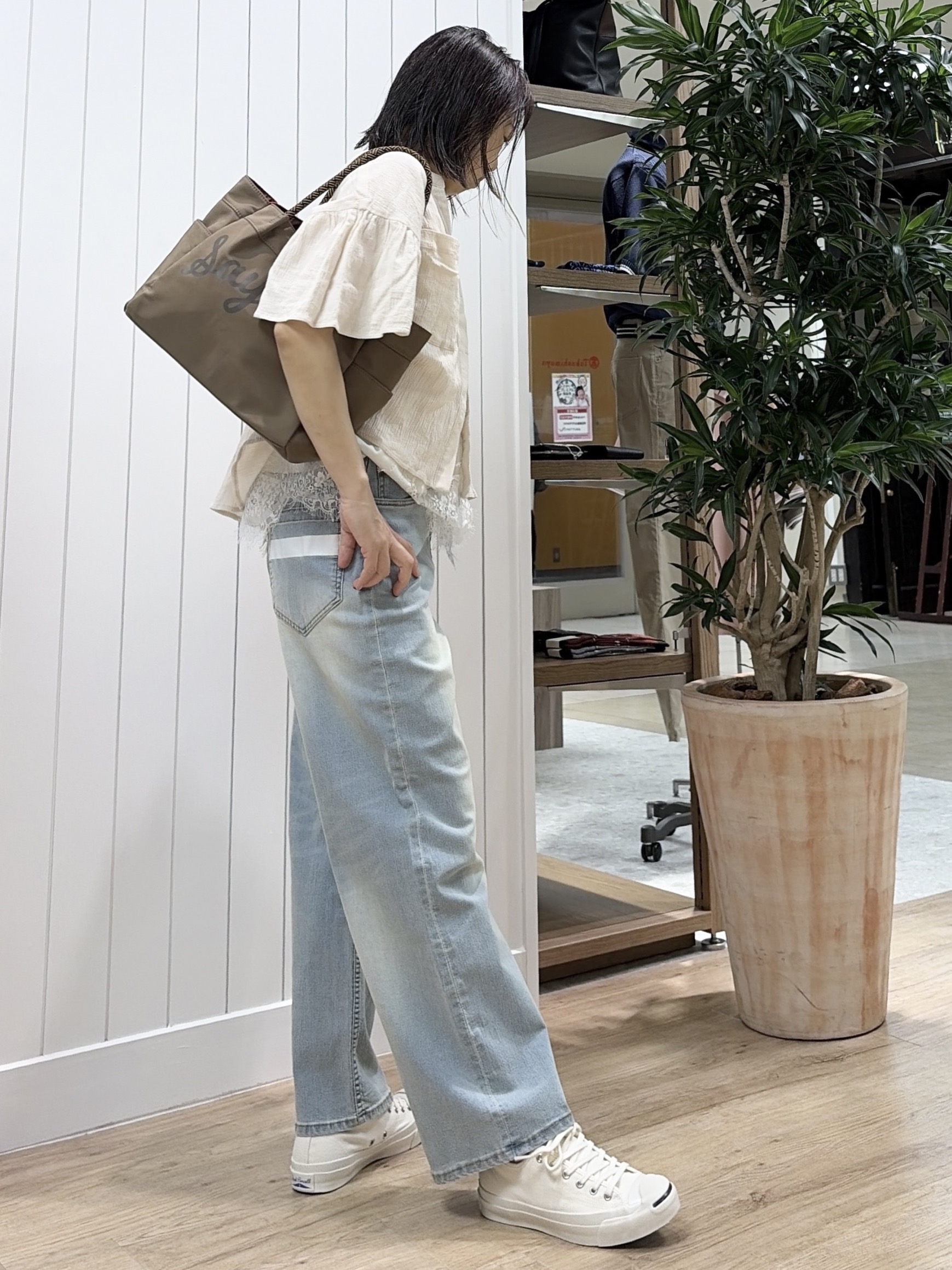 ISOさんの「Dessin｜フレアスリーブ スキッパーブラウス」を使ったコーディネート