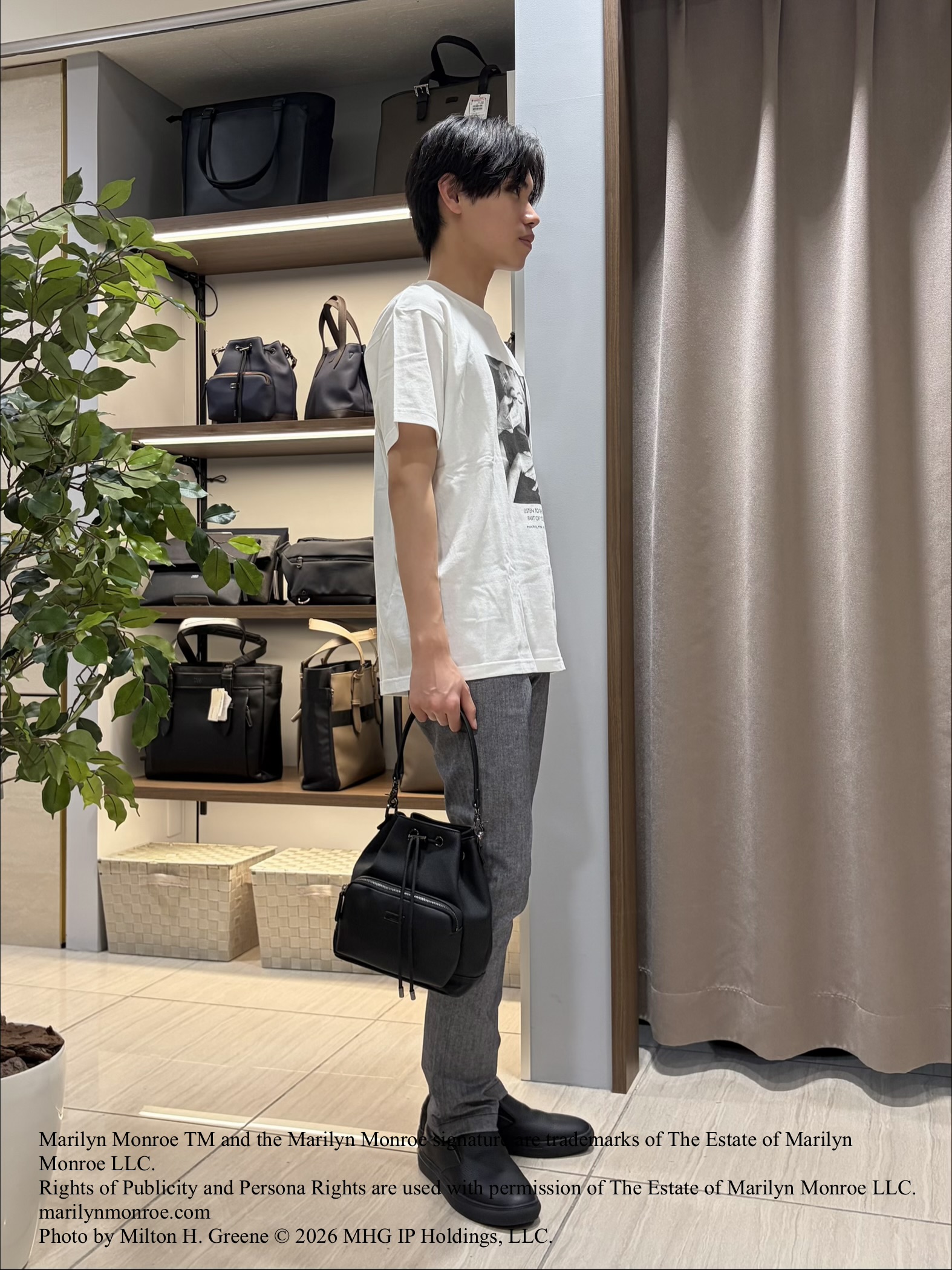 hiroさんの「TAKEO KIKUCHI｜【銘品】播州織り ヘリンボン ストレートパンツ」を使ったコーディネート