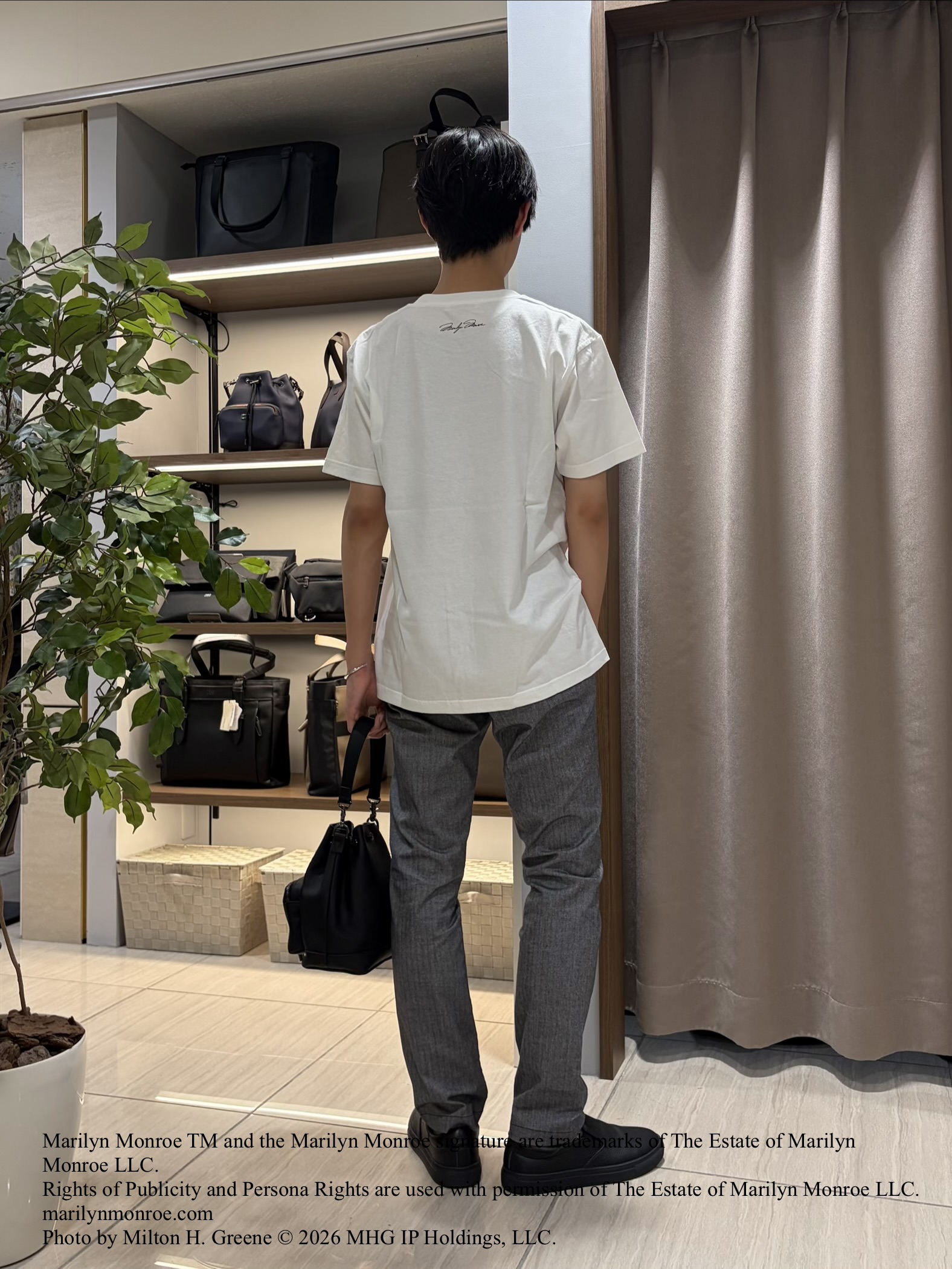 hiroさんの「TAKEO KIKUCHI｜【銘品】播州織り ヘリンボン ストレートパンツ」を使ったコーディネート