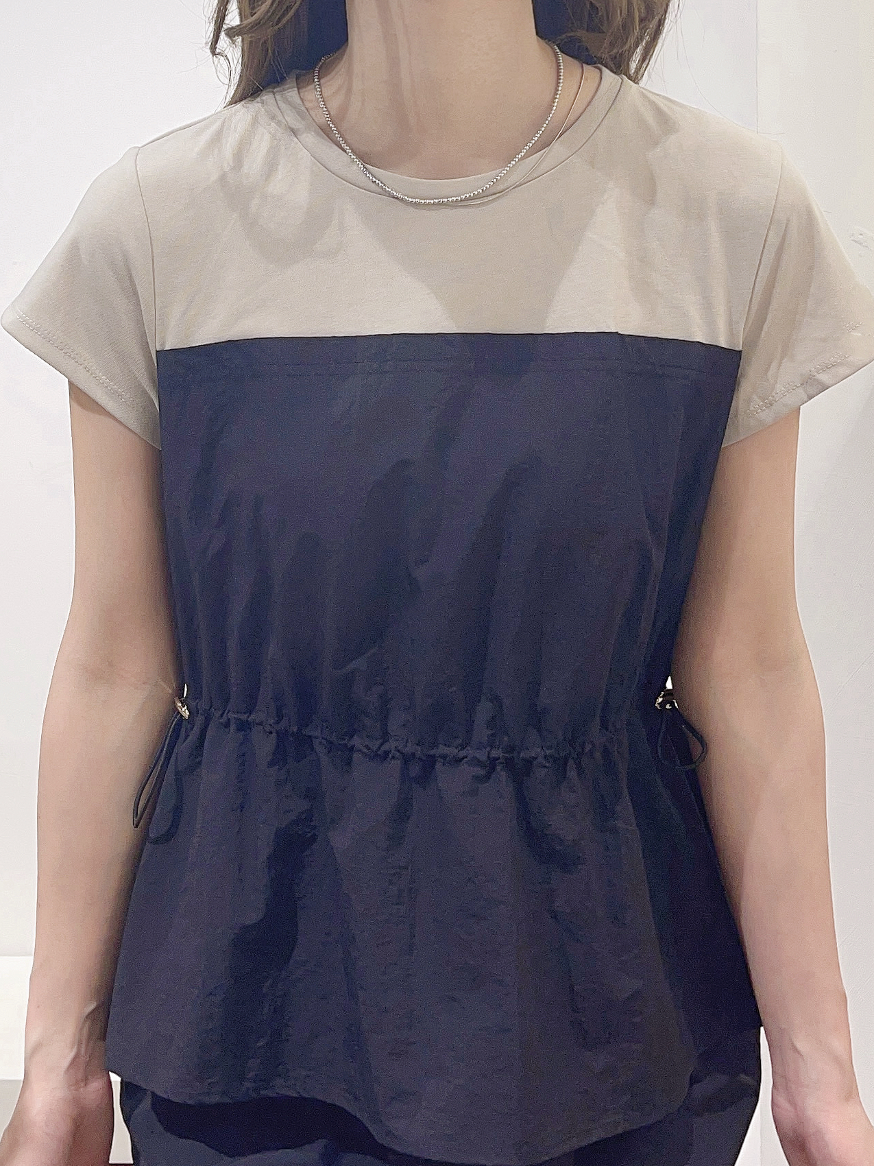 HITOMIさんの「grove｜【低身長さんも選べる着丈・洗濯機◎】1枚で旬顔！Tシャツドッキングドロストワンピース」を使ったコーディネート