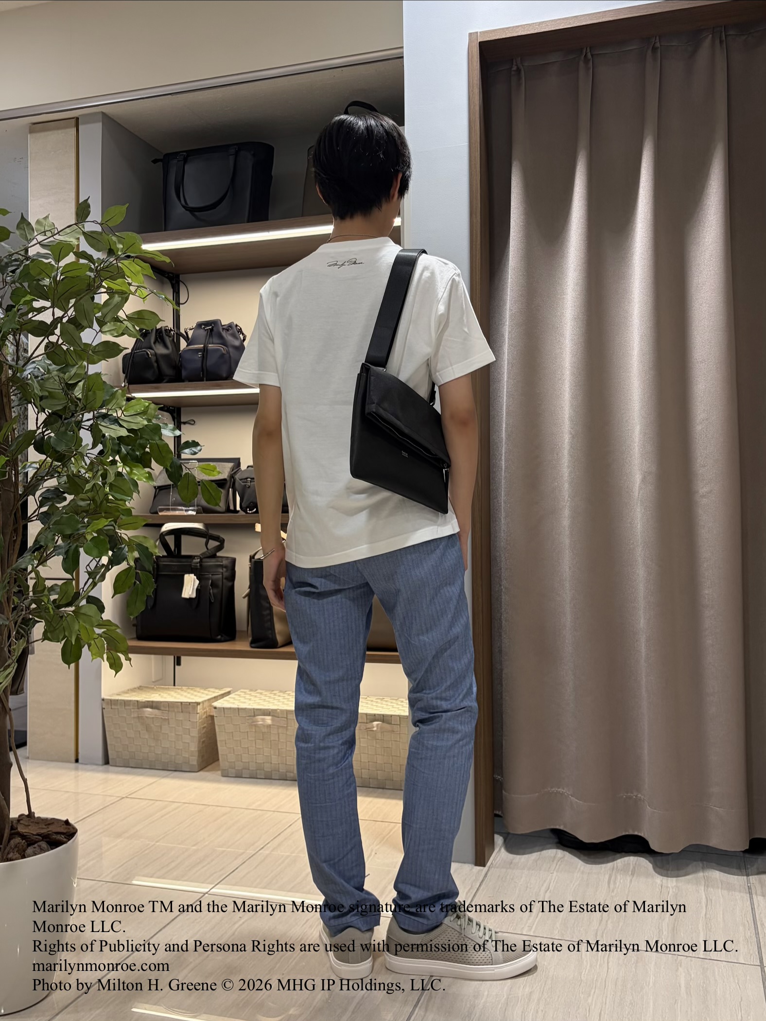 hiroさんの「TAKEO KIKUCHI｜【銘品】播州織り ヘリンボン ストレートパンツ」を使ったコーディネート