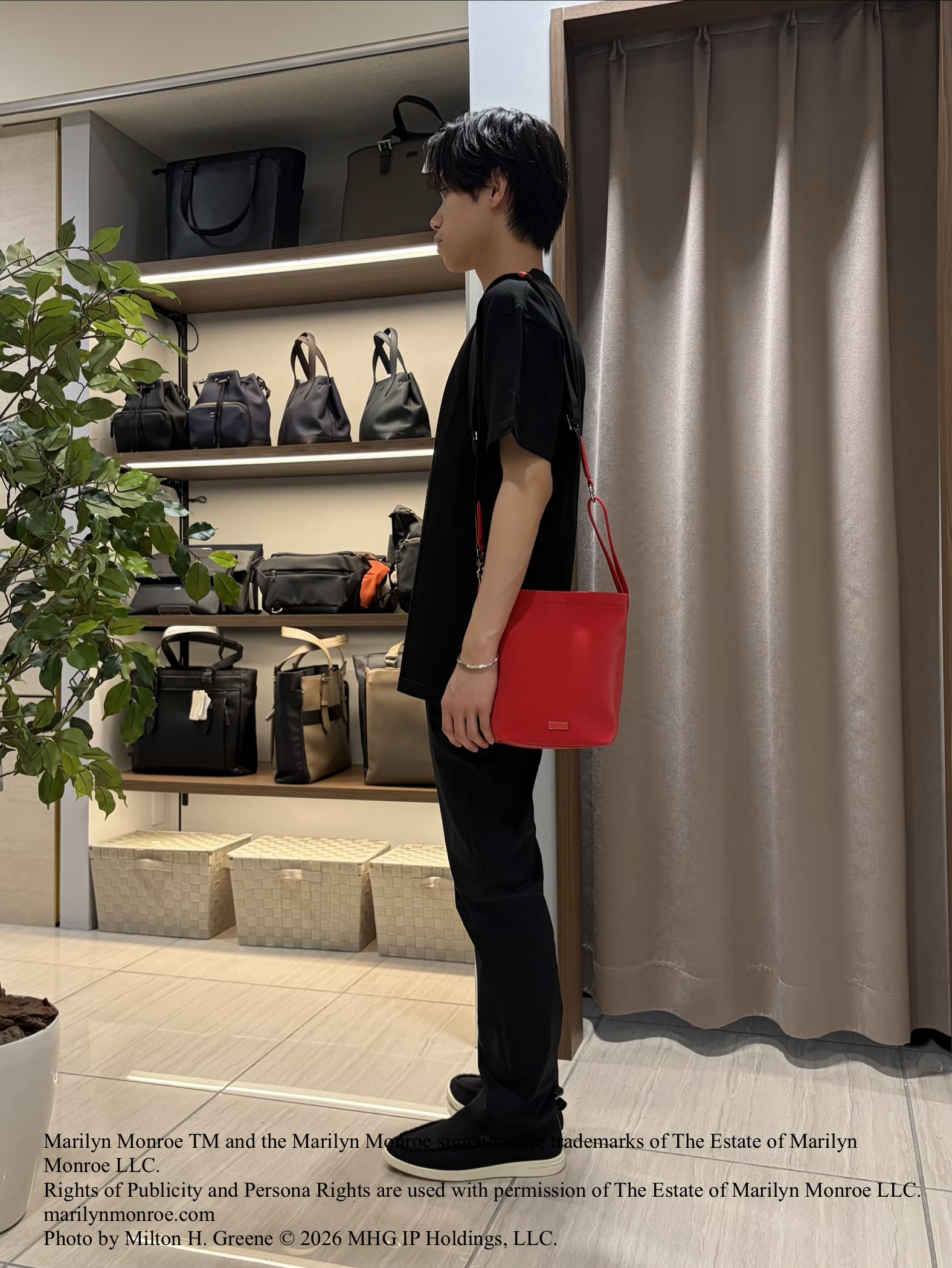 hiroさんの「TAKEO KIKUCHI｜【別注】マリリン・モンロー/フォトTシャツ」を使ったコーディネート