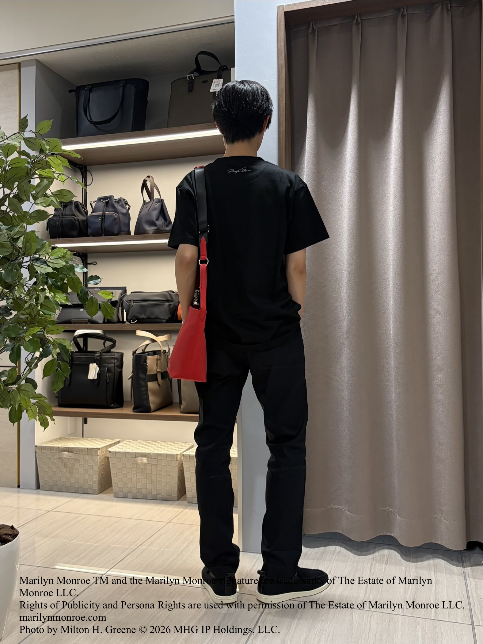 hiroさんの「TAKEO KIKUCHI｜【別注】マリリン・モンロー/フォトTシャツ」を使ったコーディネート