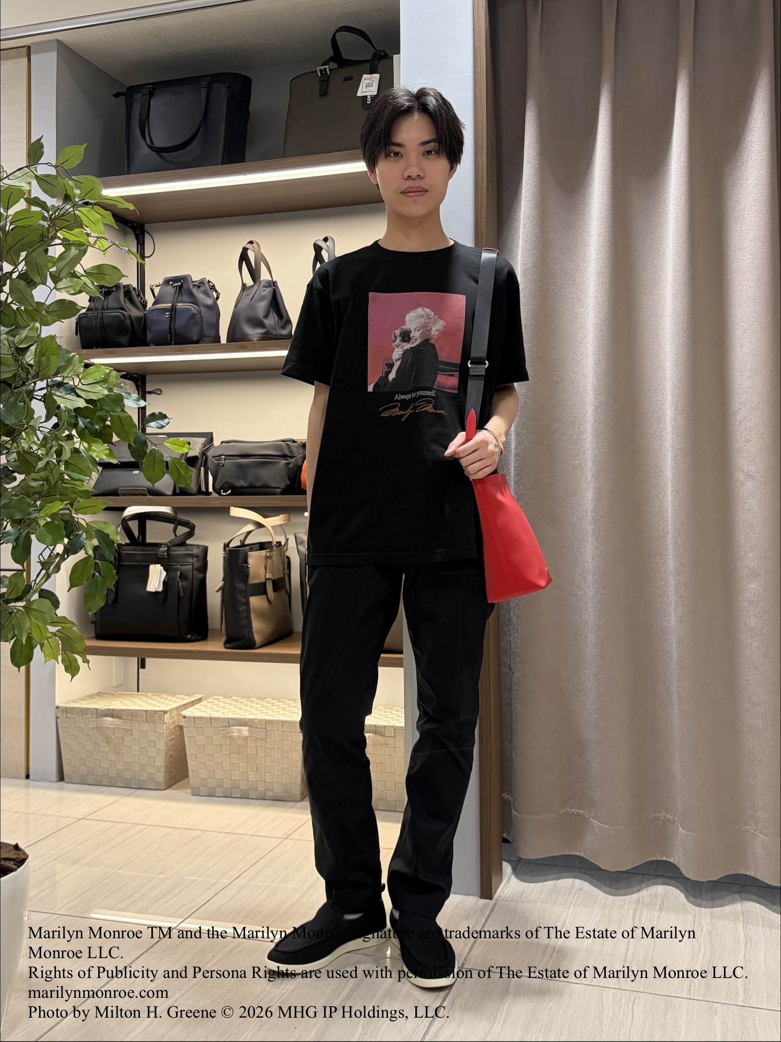 hiroさんの「TAKEO KIKUCHI｜【別注】マリリン・モンロー/フォトTシャツ」を使ったコーディネート