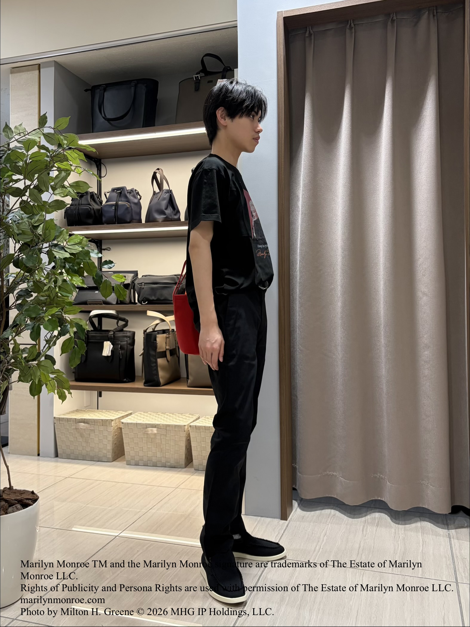 hiroさんの「TAKEO KIKUCHI｜【別注】マリリン・モンロー/フォトTシャツ」を使ったコーディネート