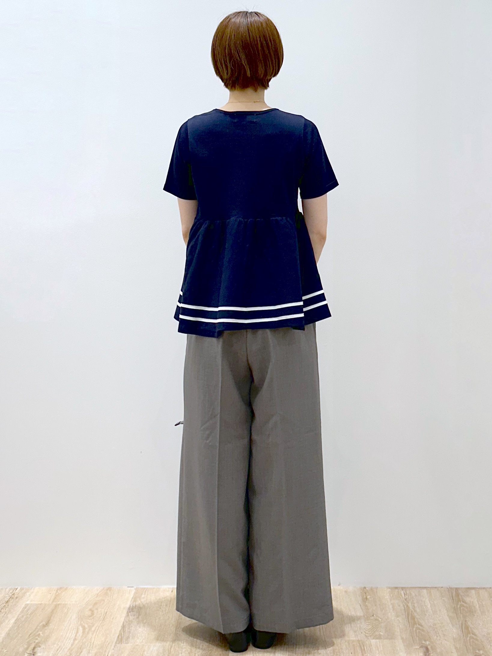 yurieさんの「OPAQUE.CLIP｜【UVケア】裾ラインペプラムニット《洗濯機OK》」を使ったコーディネート