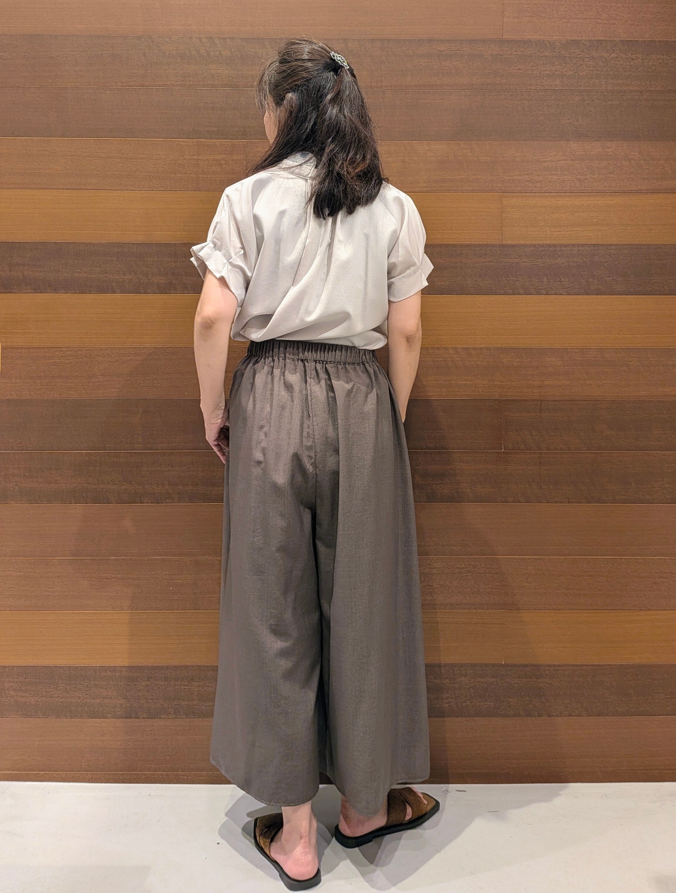 momoさんの「OPAQUE.CLIP｜【接触冷感／吸水速乾】タックスキッパーブラウス《防シワ／イージーアイロン／洗濯機OK／9col》」を使ったコーディネート