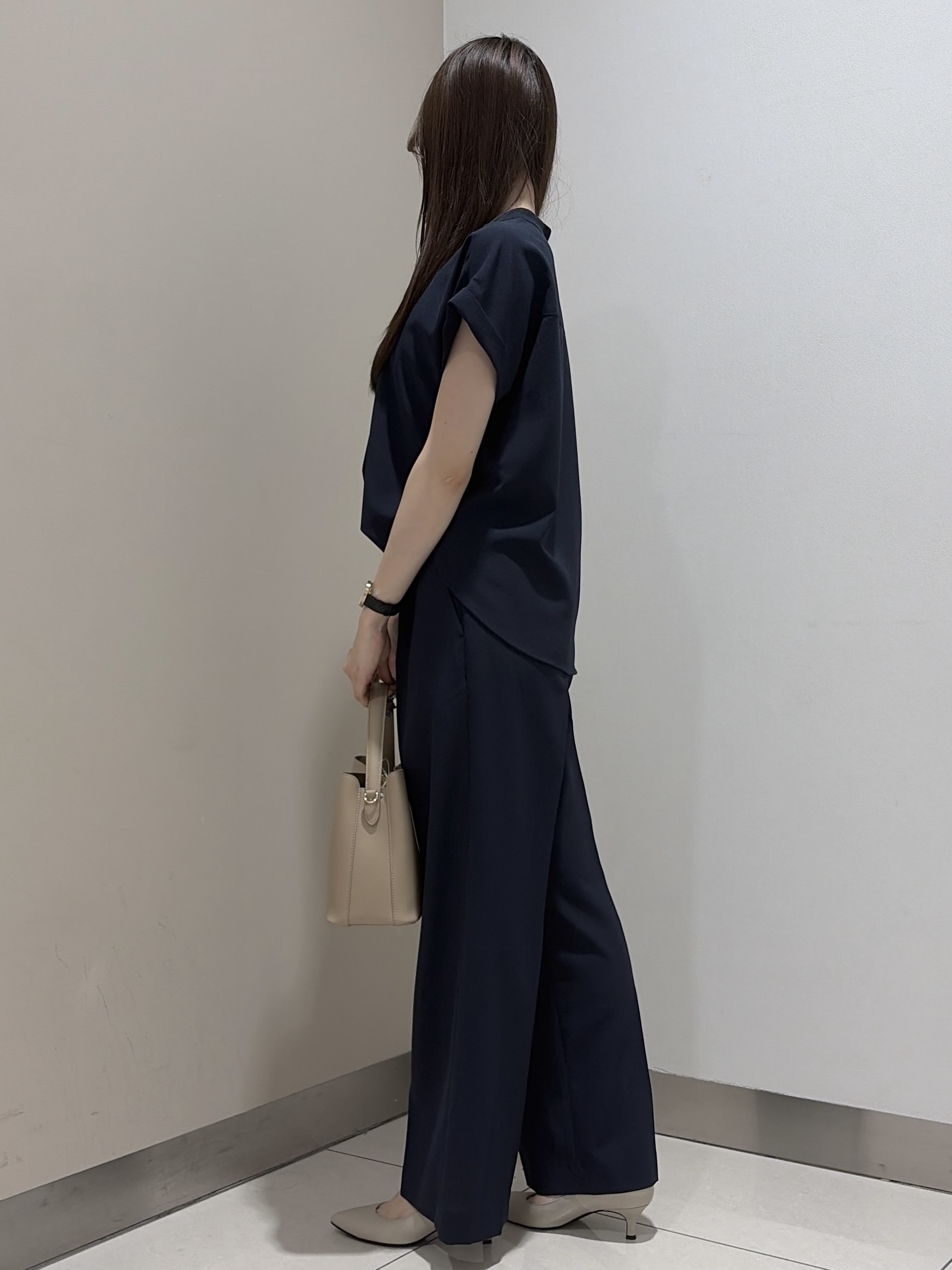 岡田美詩さんの「UNTITLED｜【セットアップ可/通気性/UVカット】エアリークールブラウス」を使ったコーディネート