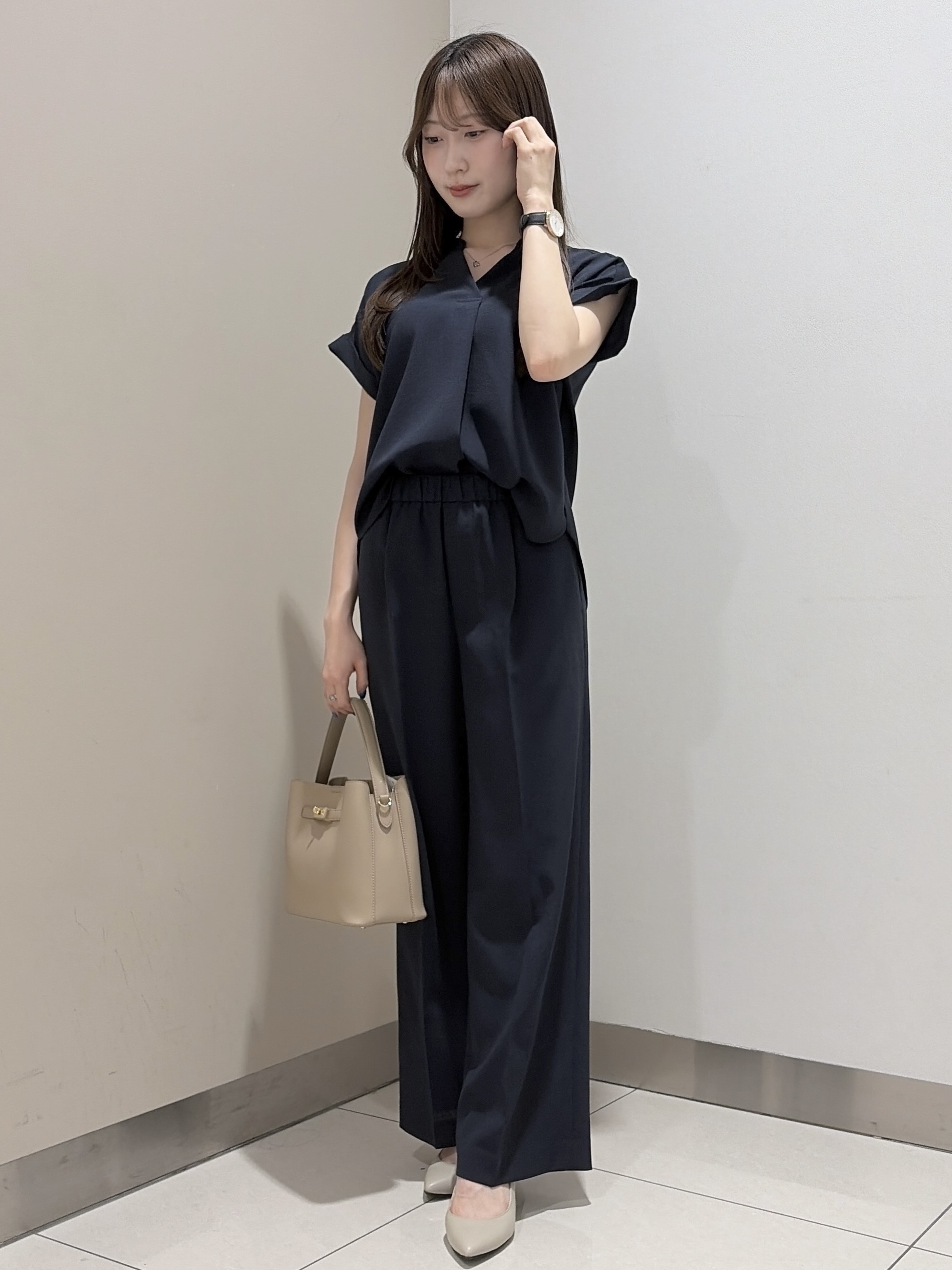 岡田美詩さんの「UNTITLED｜【セットアップ可/通気性/UVカット】エアリークールブラウス」を使ったコーディネート