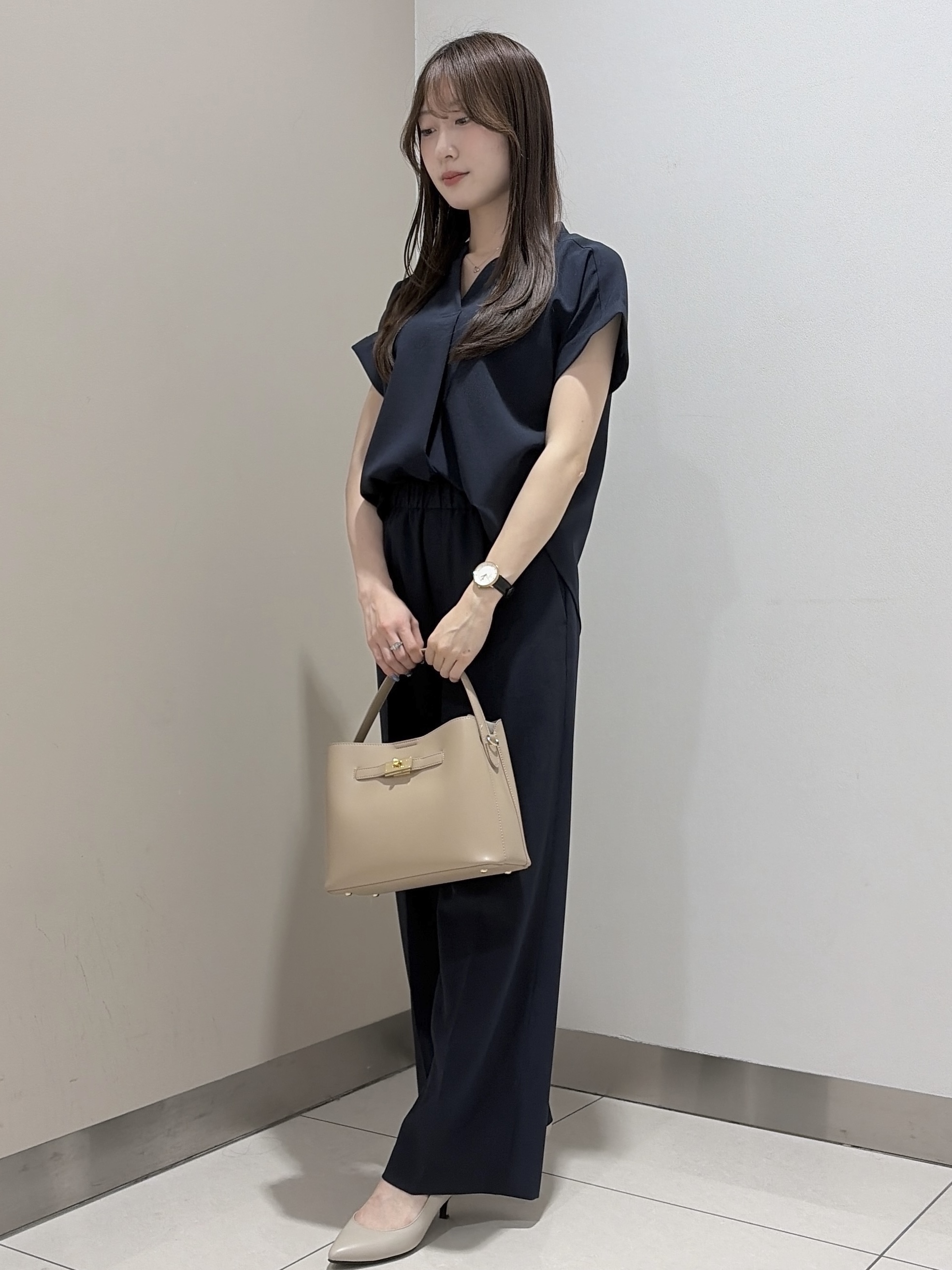 岡田美詩さんの「UNTITLED｜【セットアップ可/通気性/UVカット】エアリークールブラウス」を使ったコーディネート