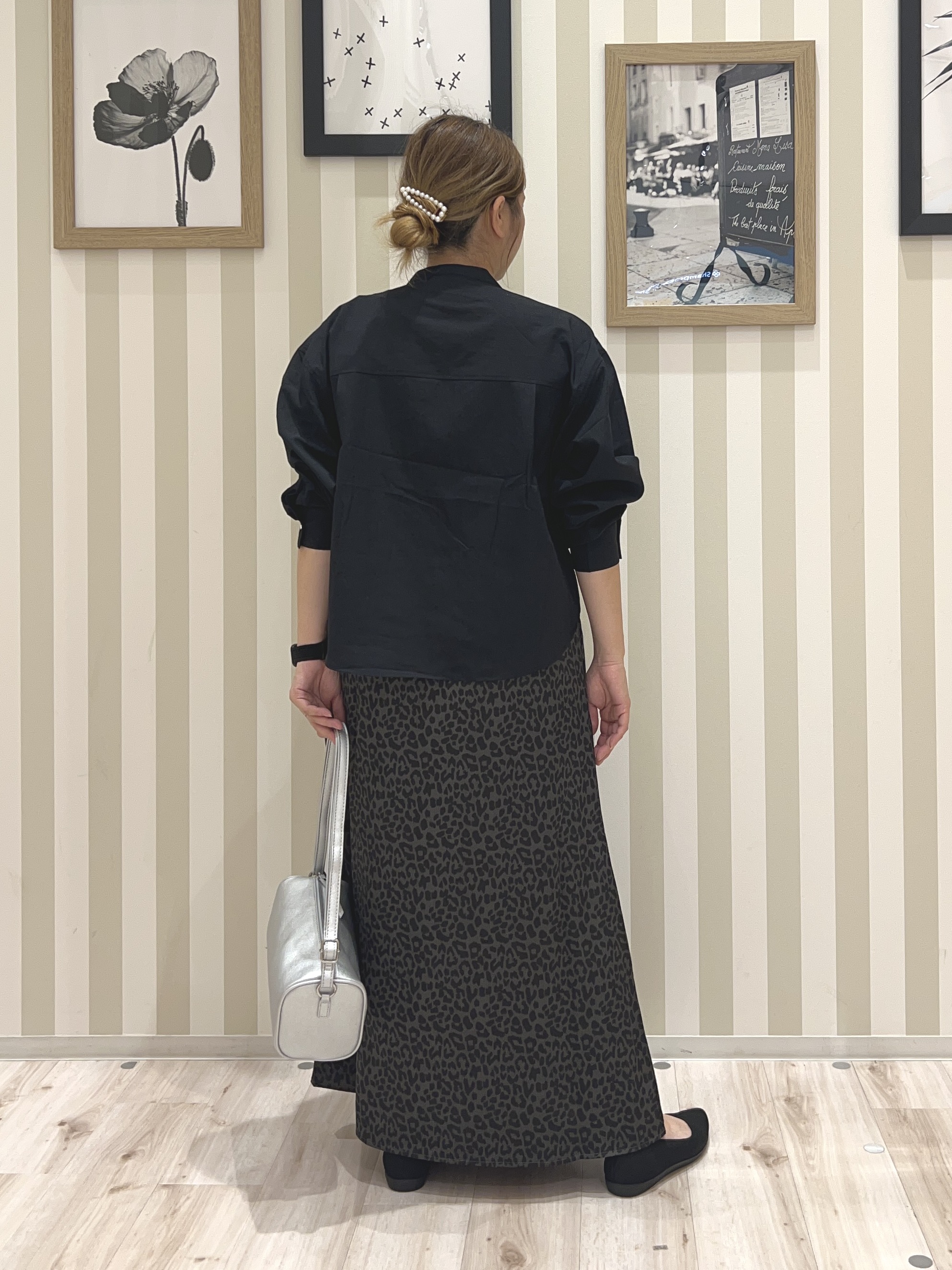 mさんの「SHOO･LA･RUE｜【通気性〇/S-LL/洗濯機可】さらりと心地よい。ノーカラーシャツ」を使ったコーディネート
