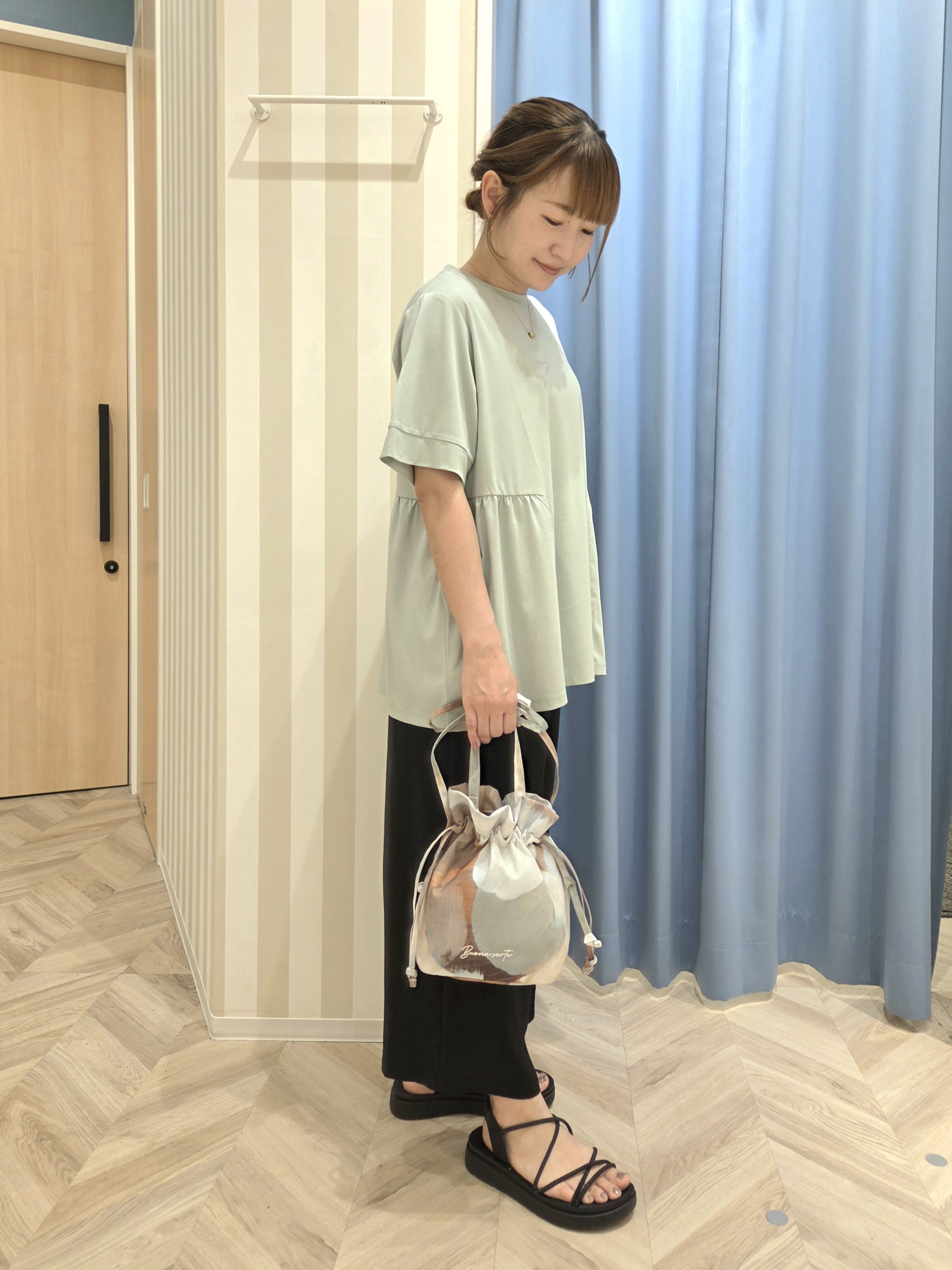 Ikumiさんの「SHOO･LA･RUE｜【ひんやり/UV/S-LL/体型カバー】インせず着られる サイドギャザー切替トップス」を使ったコーディネート