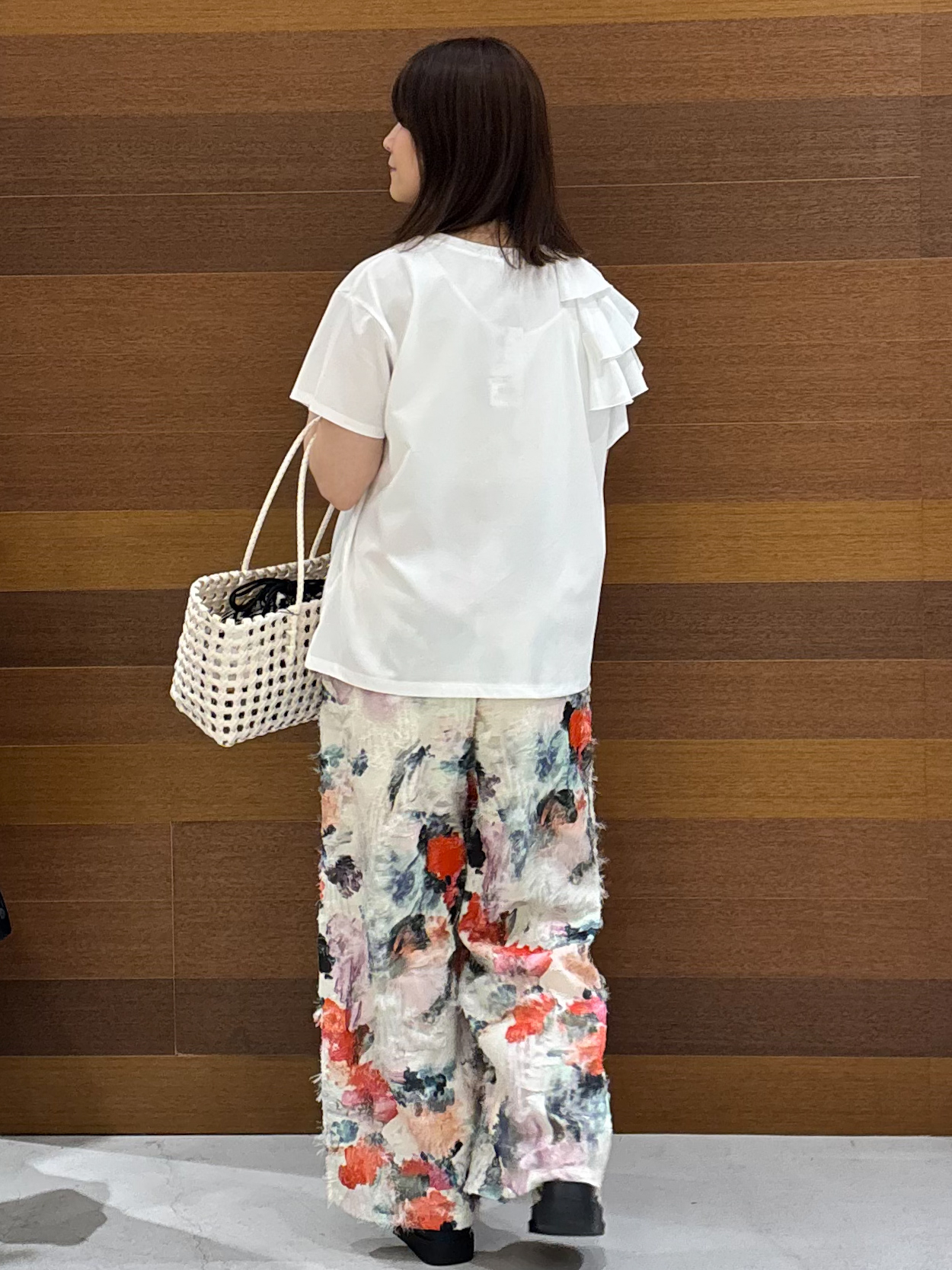 まみさんの「OPAQUE.CLIP｜【UVケア／接触冷感】アシメフリルドッキングカットソー《洗濯機OK》」を使ったコーディネート
