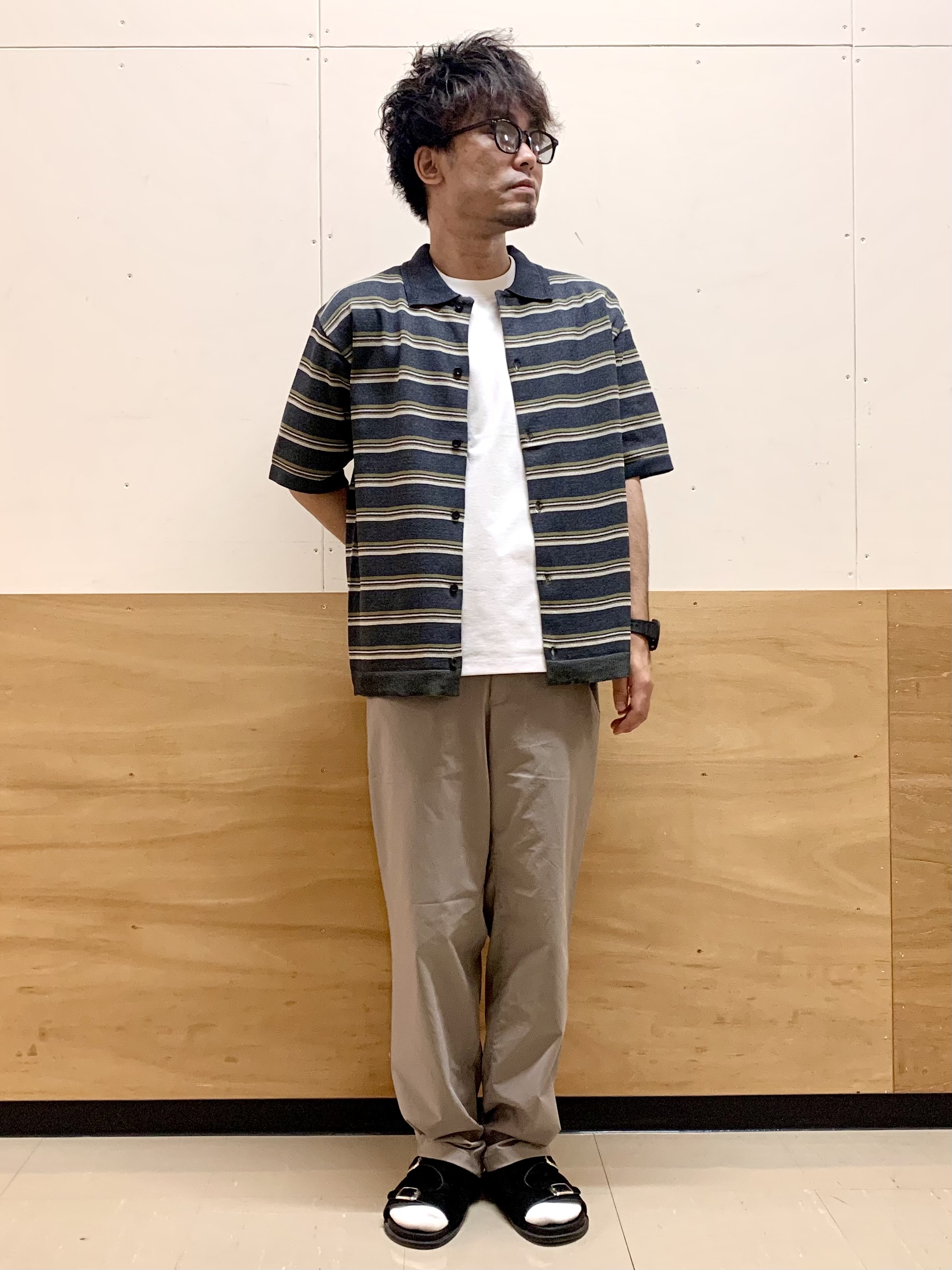 MATUさんの「THE SHOP TK｜【抗菌防臭／UVカット／洗濯機OK】和紙混 半袖ニットシャツ」を使ったコーディネート