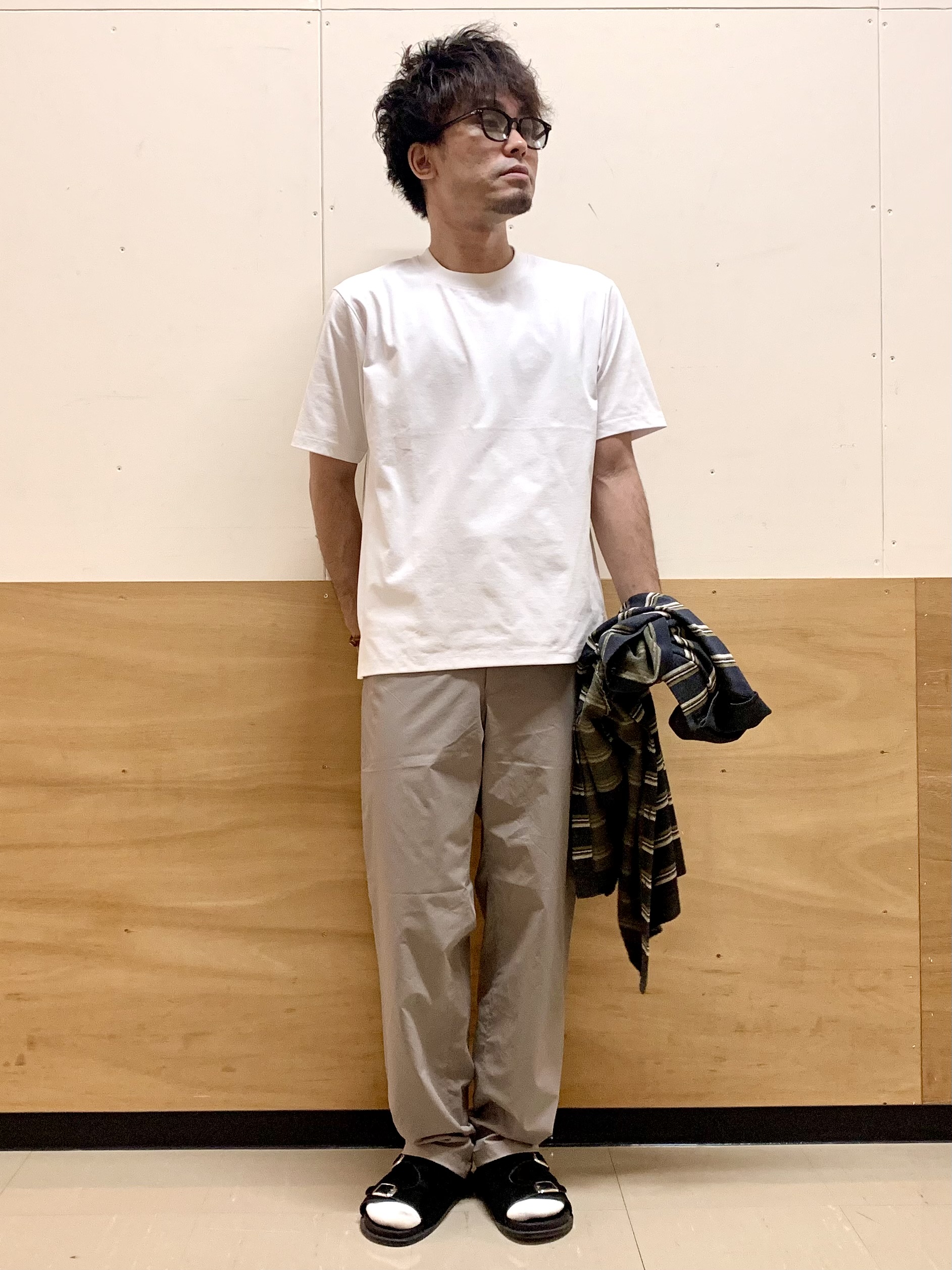 MATUさんの「THE SHOP TK｜【抗菌防臭／UVカット／洗濯機OK】和紙混 半袖ニットシャツ」を使ったコーディネート