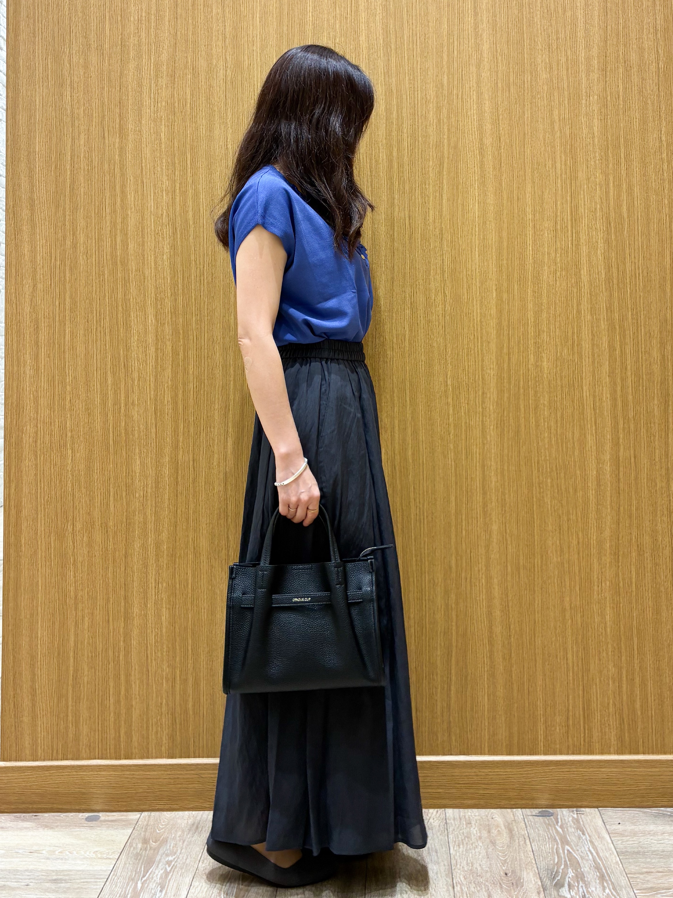 tomoさんの「OPAQUE.CLIP｜【接触冷感／UV】フリルフレンチスリーブニット《洗濯機OK》」を使ったコーディネート