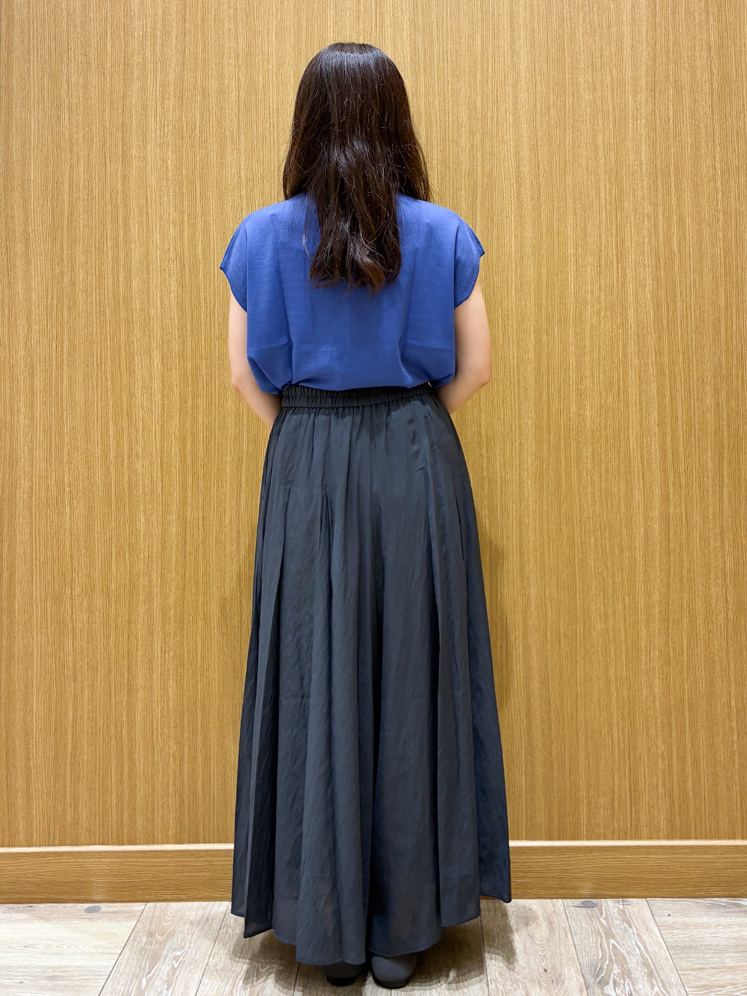 tomoさんの「OPAQUE.CLIP｜【接触冷感／UV】フリルフレンチスリーブニット《洗濯機OK》」を使ったコーディネート