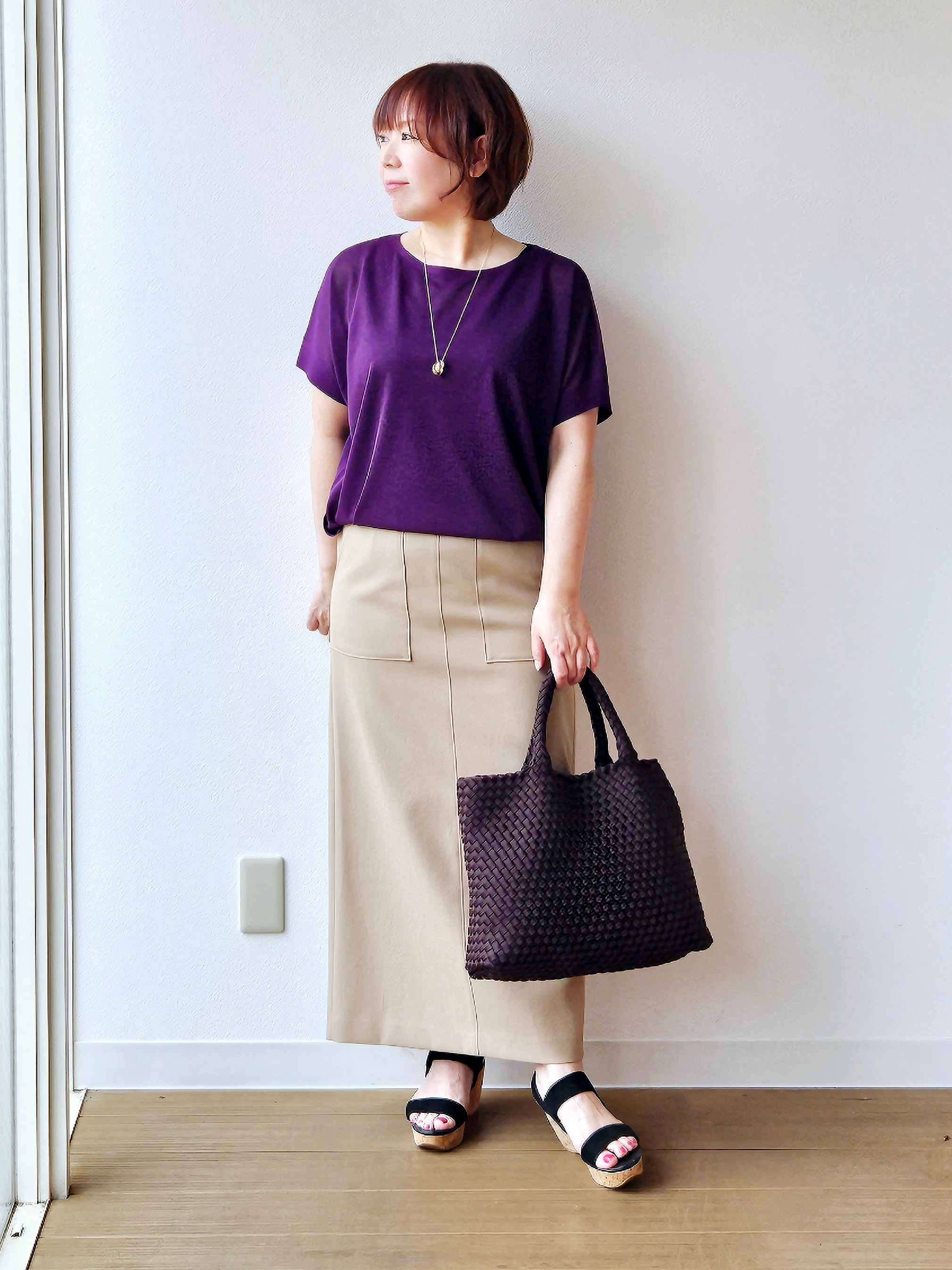 やじまさんの「UNTITLED｜【アンサンブル可/品のある透け感】Tシャツ風ニットトップス」を使ったコーディネート