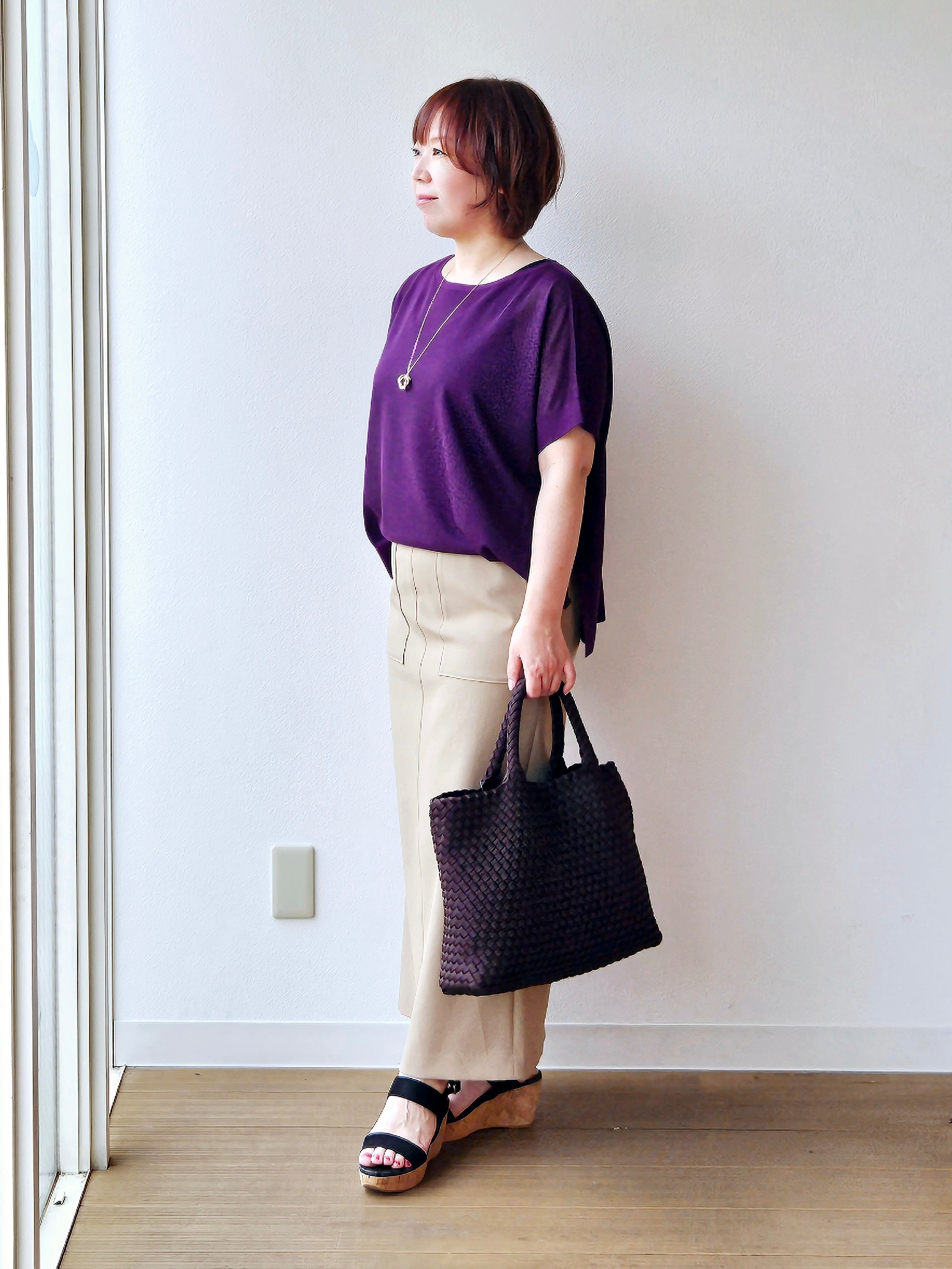 やじまさんの「UNTITLED｜【アンサンブル可/品のある透け感】Tシャツ風ニットトップス」を使ったコーディネート