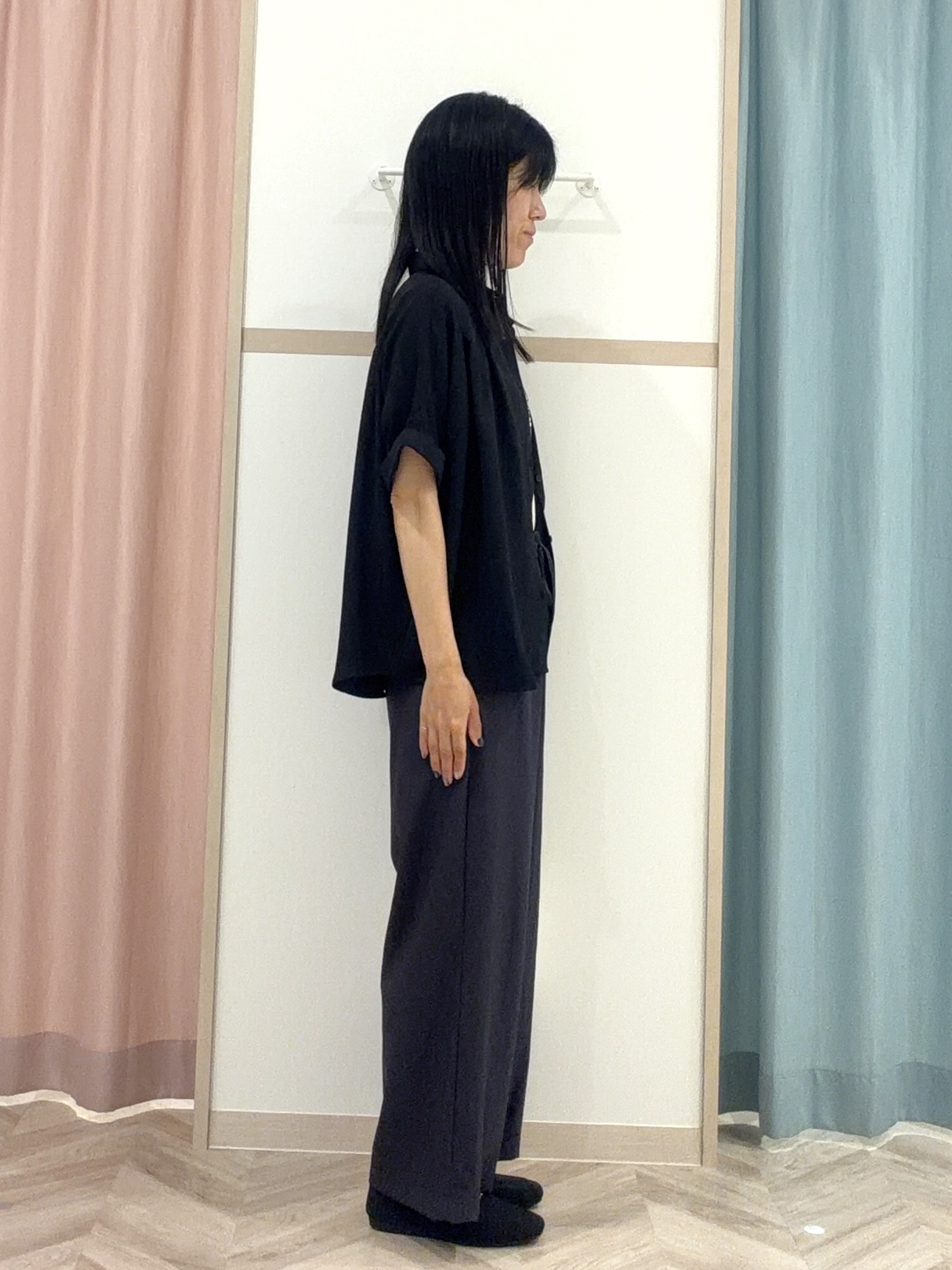 大西直穂さんの「SHOO･LA･RUE｜【ひんやり/洗濯後しわになりにくい/S-LL】着るだけでこなれ見え 二の腕も隠せるデザイン半袖シャツ」を使ったコーディネート