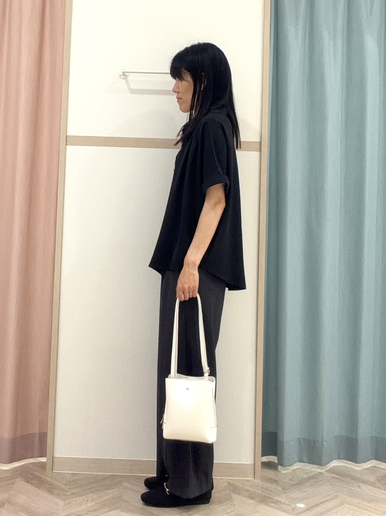 大西直穂さんの「SHOO･LA･RUE｜【ひんやり/洗濯後しわになりにくい/S-LL】着るだけでこなれ見え 二の腕も隠せるデザイン半袖シャツ」を使ったコーディネート