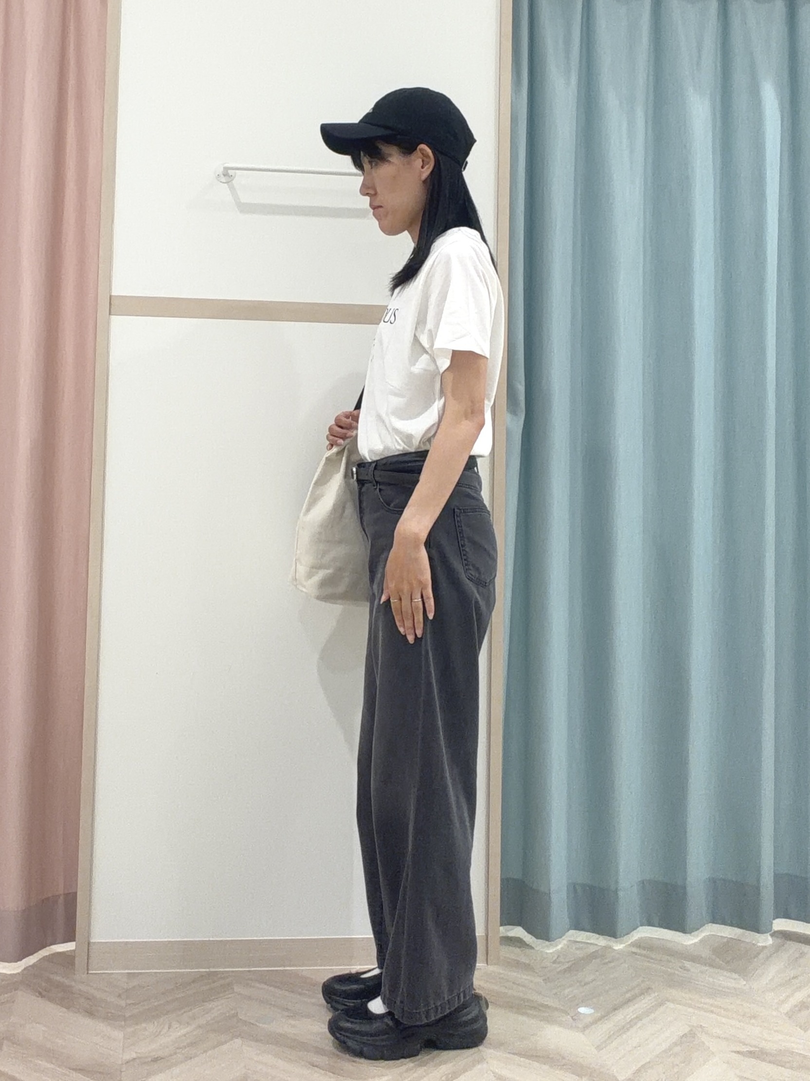 大西直穂さんの「SHOO･LA･RUE｜【S-LL/洗濯機可】大人のベーシックカラープリントTシャツ」を使ったコーディネート