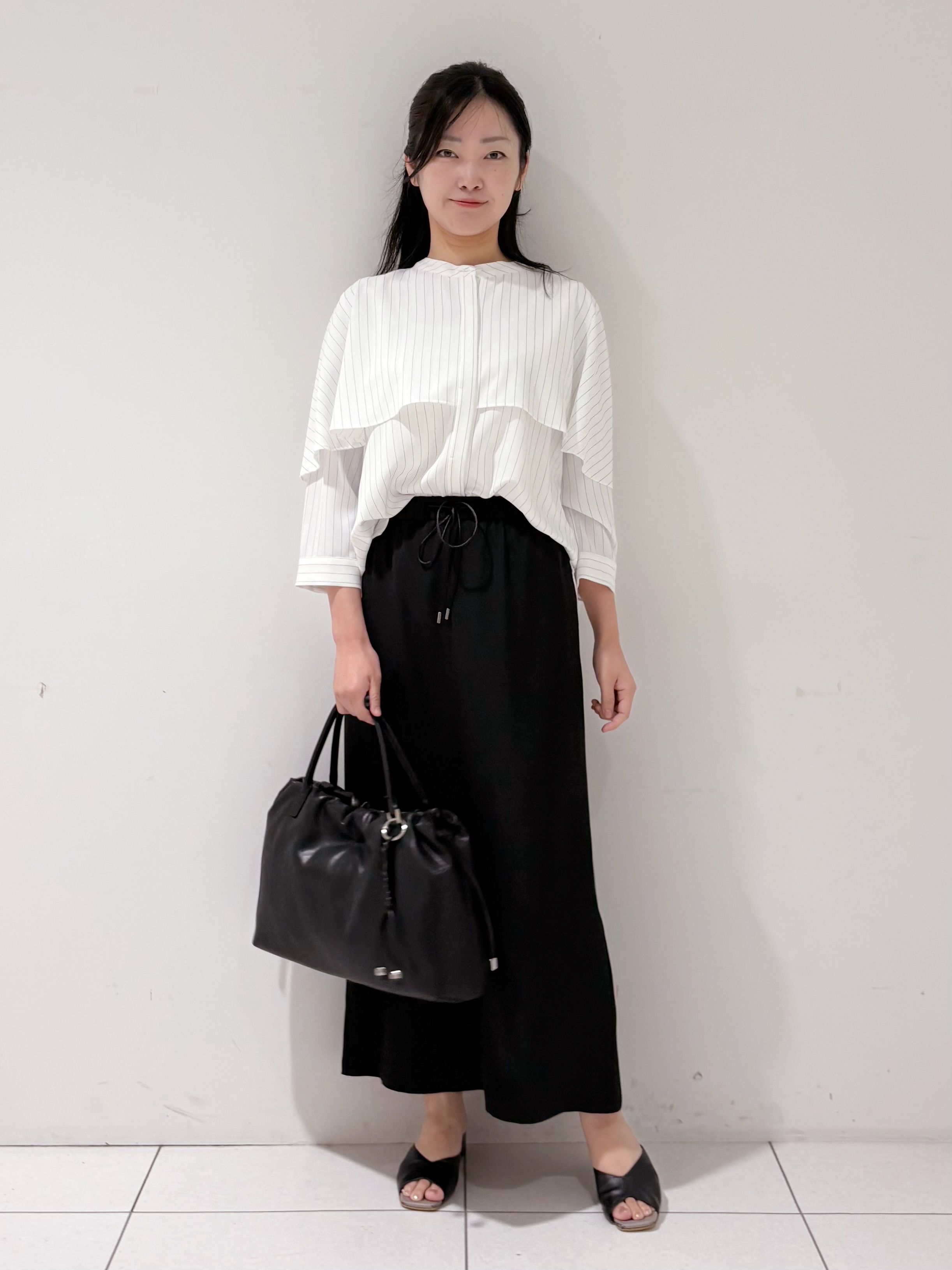 momokoさんの「INDIVI｜【新作登場！着る日傘】 ケープ風ブラウス」を使ったコーディネート
