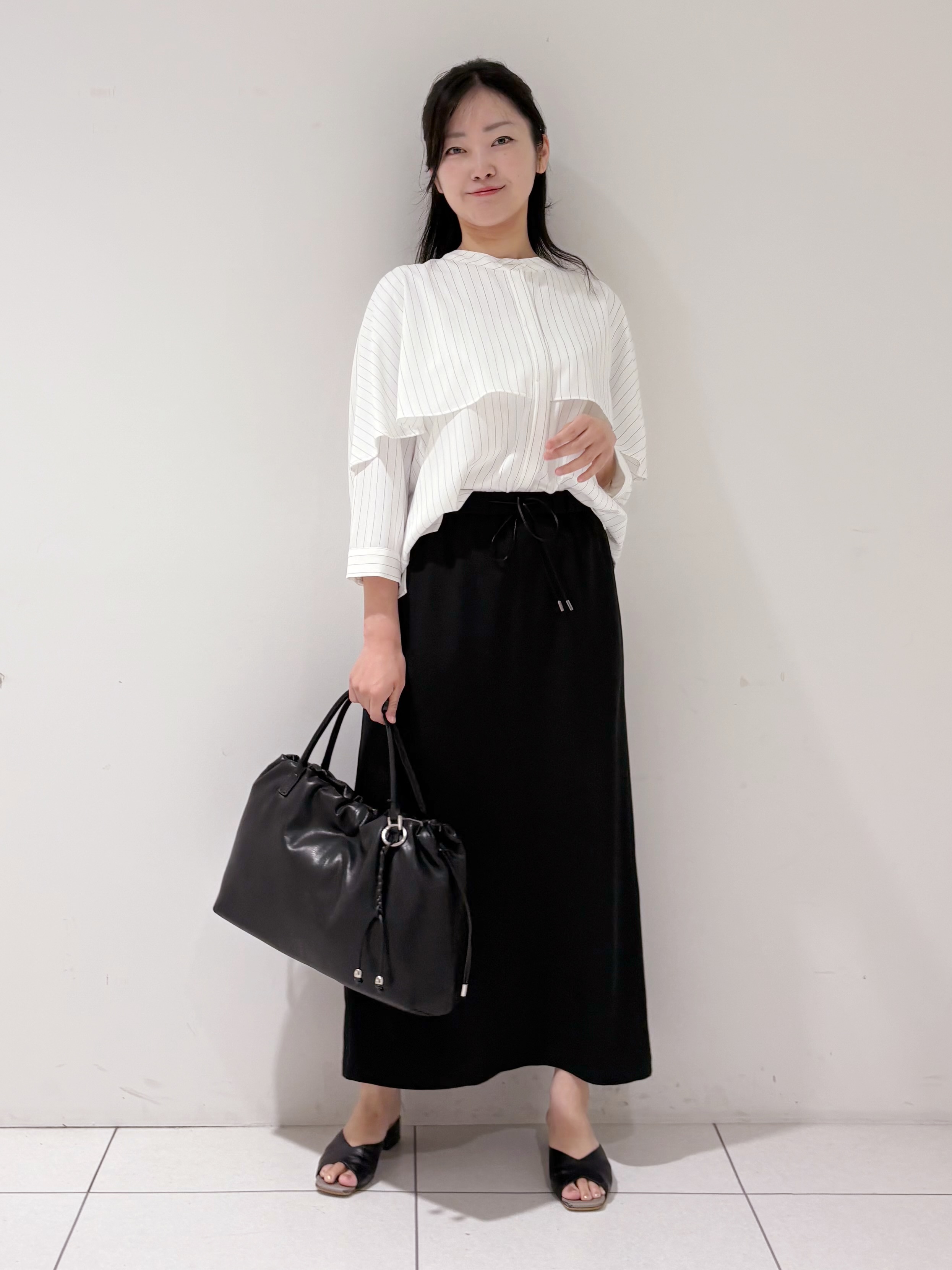 momokoさんの「INDIVI｜【新作登場！着る日傘】 ケープ風ブラウス」を使ったコーディネート