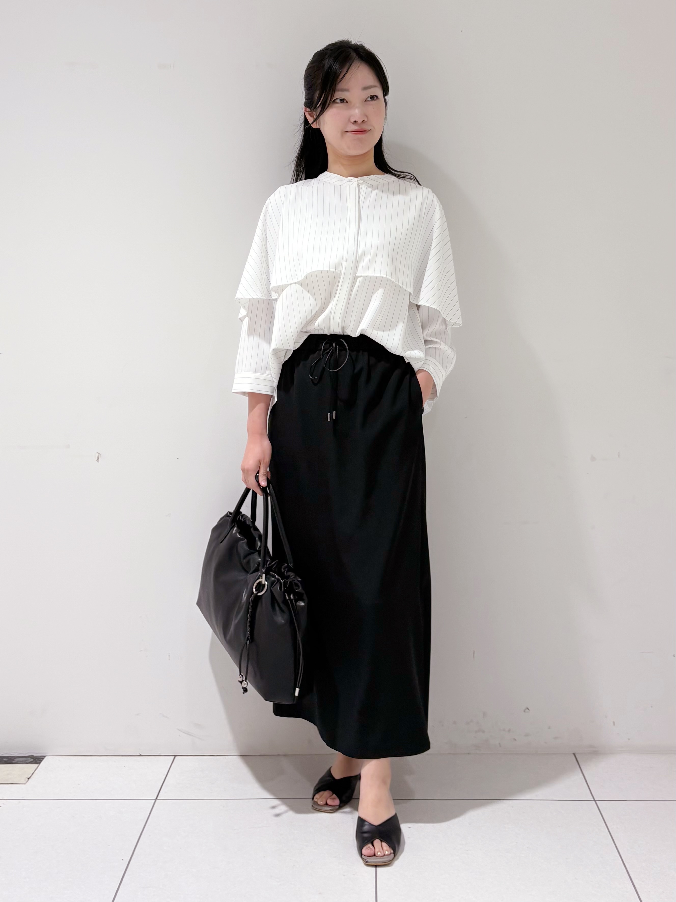 momokoさんの「INDIVI｜【新作登場！着る日傘】 ケープ風ブラウス」を使ったコーディネート