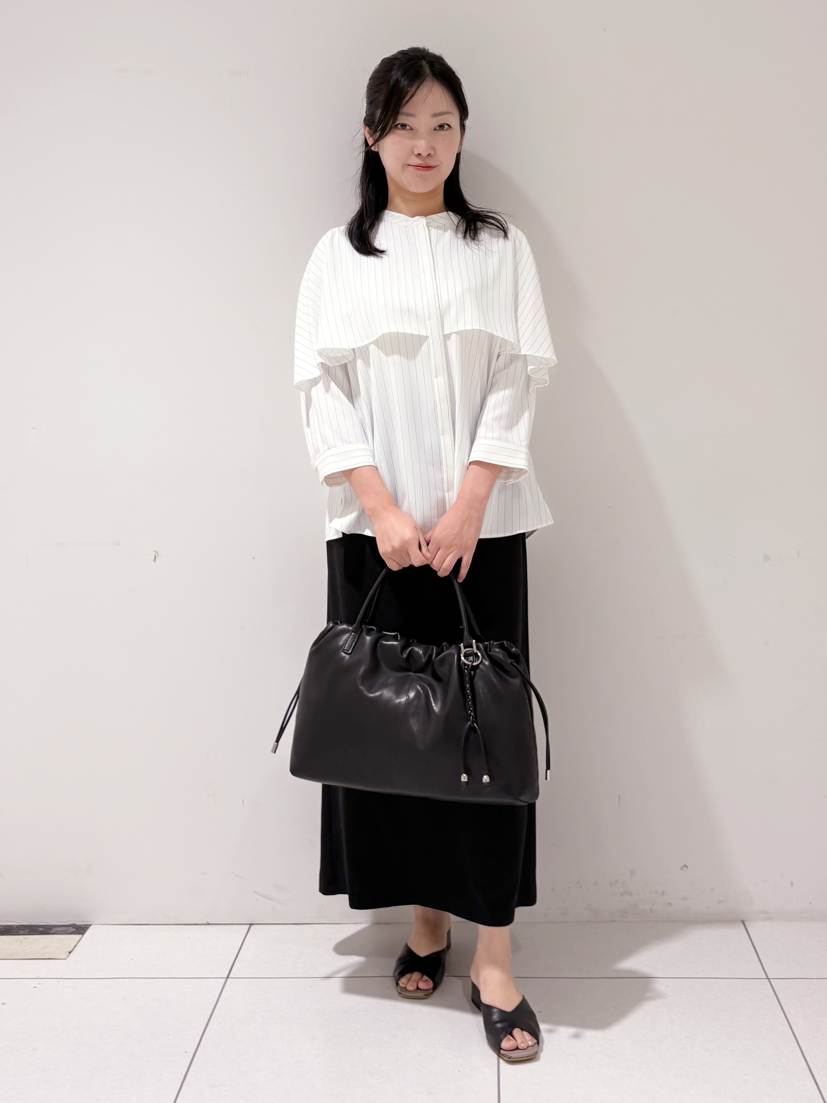 momokoさんの「INDIVI｜【新作登場！着る日傘】 ケープ風ブラウス」を使ったコーディネート