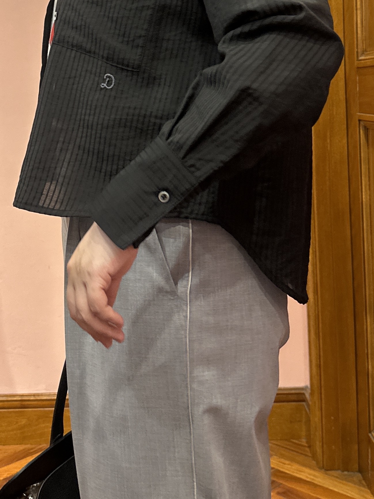 komatsuさんの「DRESSTERIOR｜シアーストライプクロップドシャツ」を使ったコーディネート
