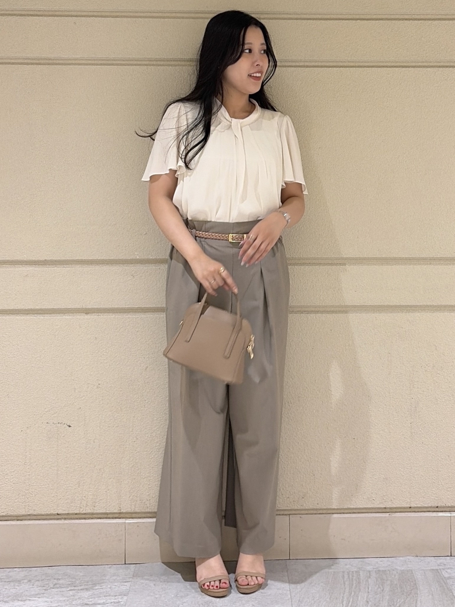 Momokaさんの「COUP DE CHANCE｜【手洗い可／日本製】フロント ドレープブラウス」を使ったコーディネート