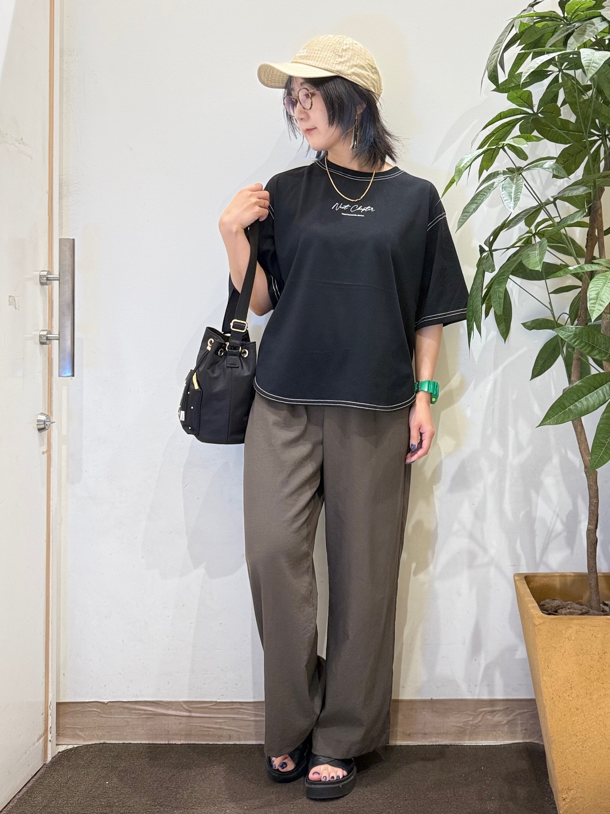 misakiさんの「SHOO･LA･RUE｜【S-LL/体型カバー】インせず着られる 配色ステッチ 5分袖ロゴTシャツ」を使ったコーディネート