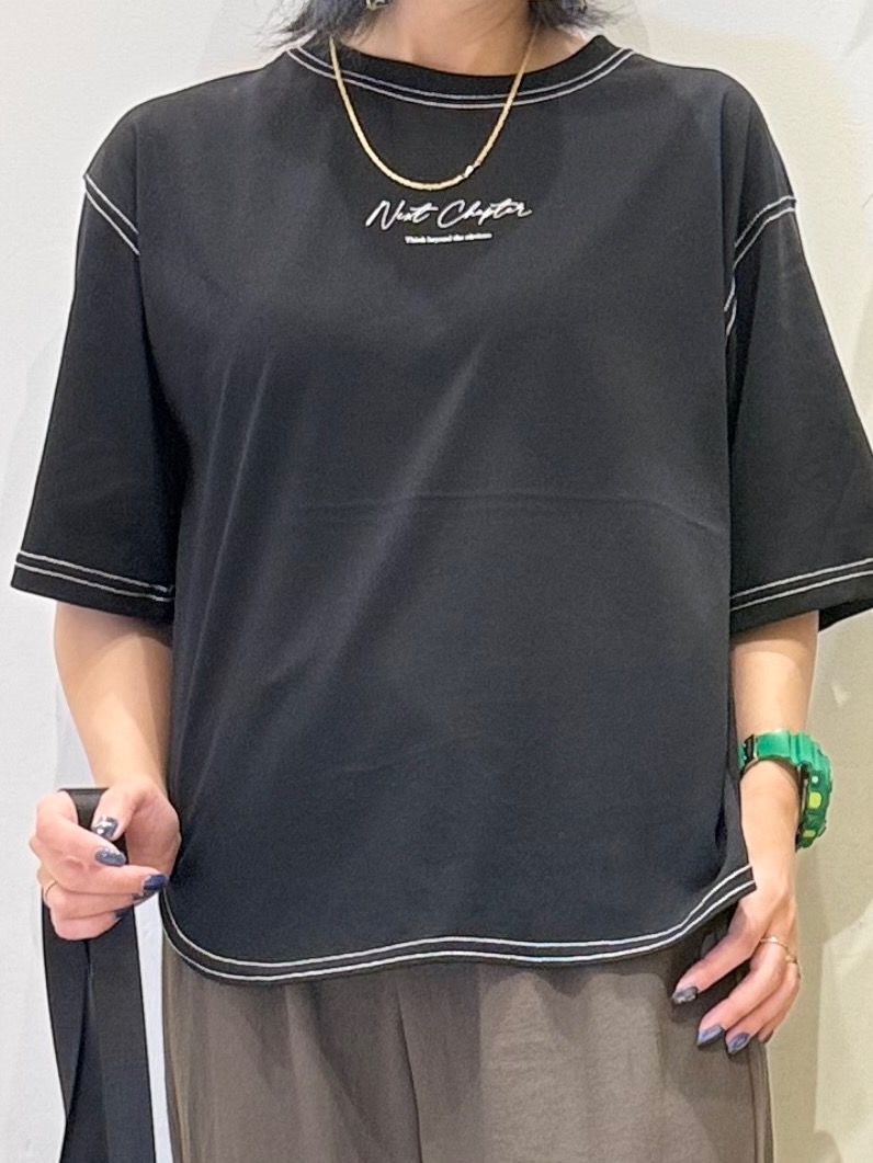 misakiさんの「SHOO･LA･RUE｜【S-LL/体型カバー】インせず着られる 配色ステッチ 5分袖ロゴTシャツ」を使ったコーディネート