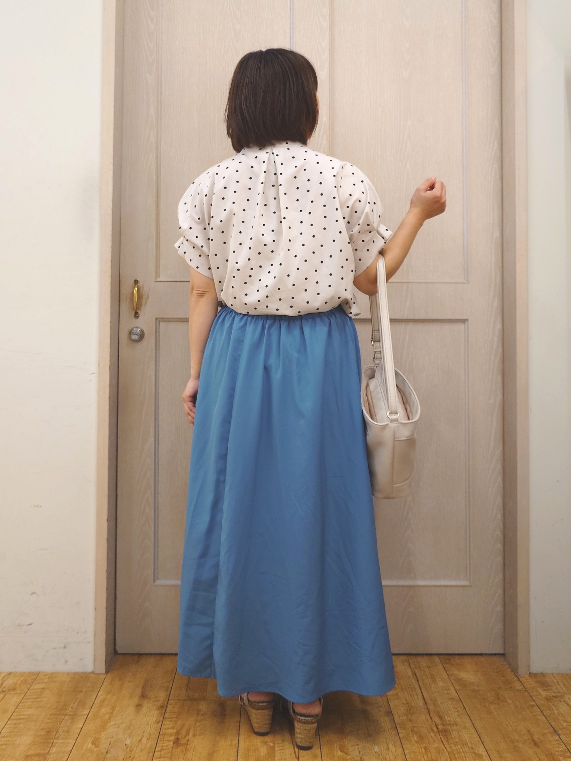 とろろさんの「SHOO･LA･RUE｜【洗濯機可／洗濯後しわになりにくい】大人の甘さをプラスする ドット柄袖タックブラウス」を使ったコーディネート