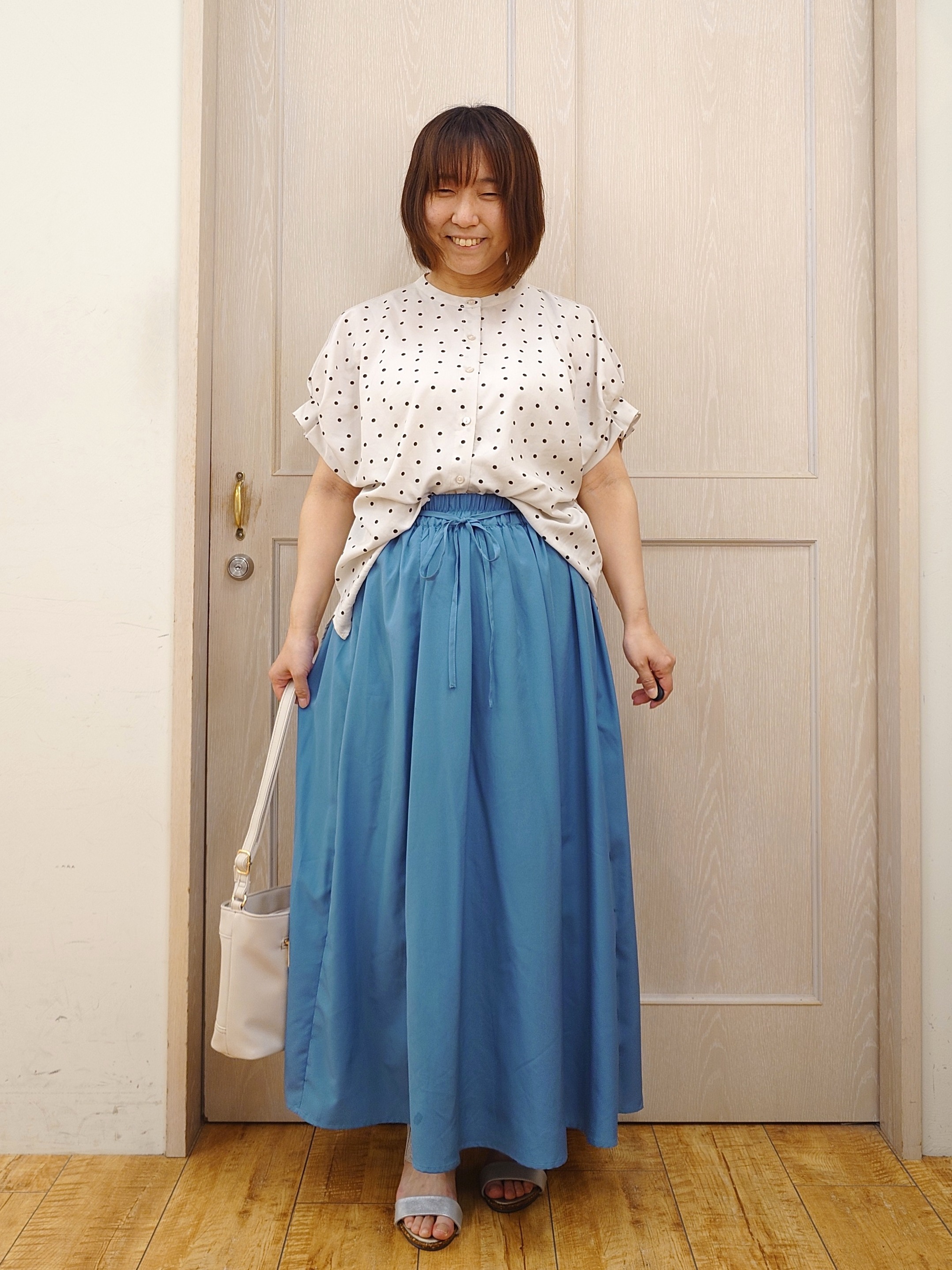 とろろさんの「SHOO･LA･RUE｜【洗濯機可／洗濯後しわになりにくい】大人の甘さをプラスする ドット柄袖タックブラウス」を使ったコーディネート