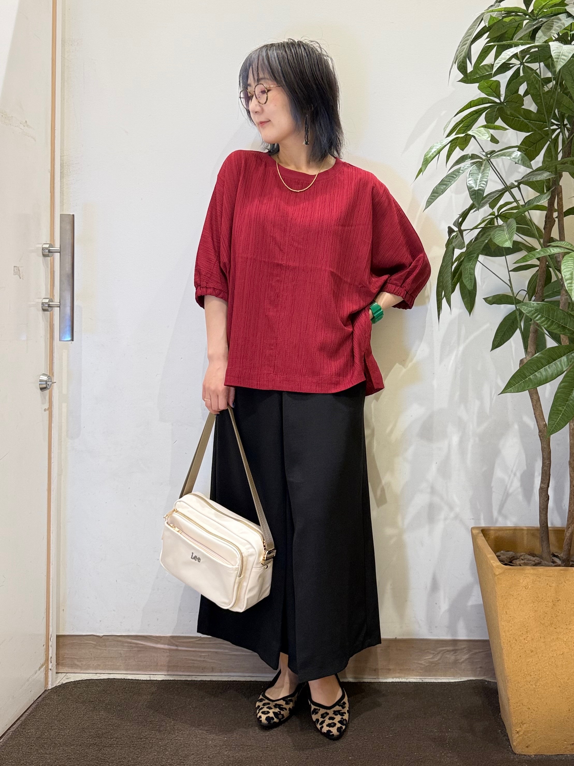 misakiさんの「SHOO･LA･RUE｜【インせず着られる/洗濯後しわになりにくい】シボシボドルマンブラウス」を使ったコーディネート