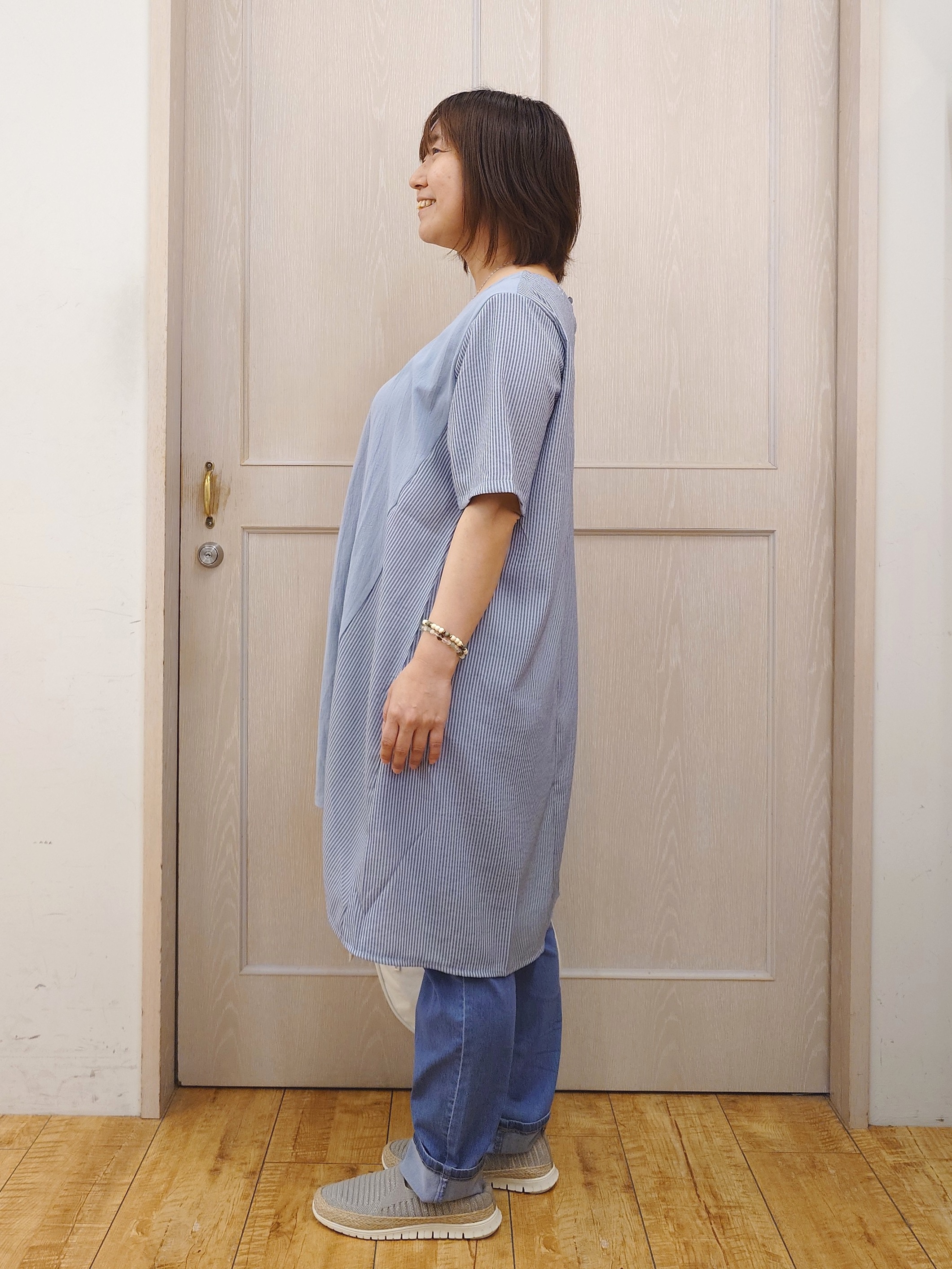 とろろさんの「SHOO･LA･RUE｜【洗濯機可/体型カバー】上から着るだけ 異素材切替 Aラインチュニックワンピース」を使ったコーディネート