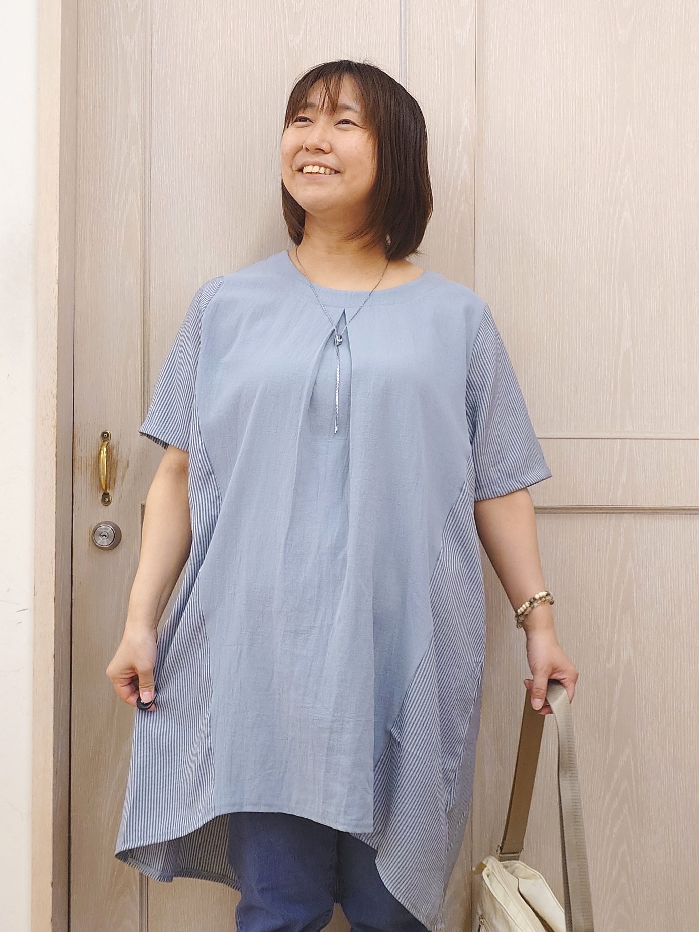 とろろさんの「SHOO･LA･RUE｜【洗濯機可/体型カバー】上から着るだけ 異素材切替 Aラインチュニックワンピース」を使ったコーディネート