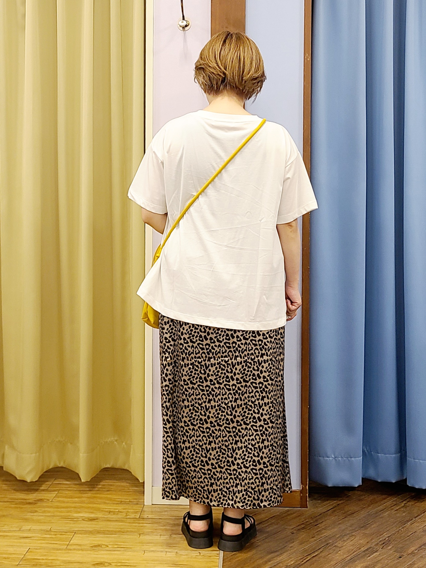 Chiiさんの「SHOO･LA･RUE｜【ひんやり/体型カバー】プリントデザインが目を惹く 裾シャーリングTシャツ」を使ったコーディネート