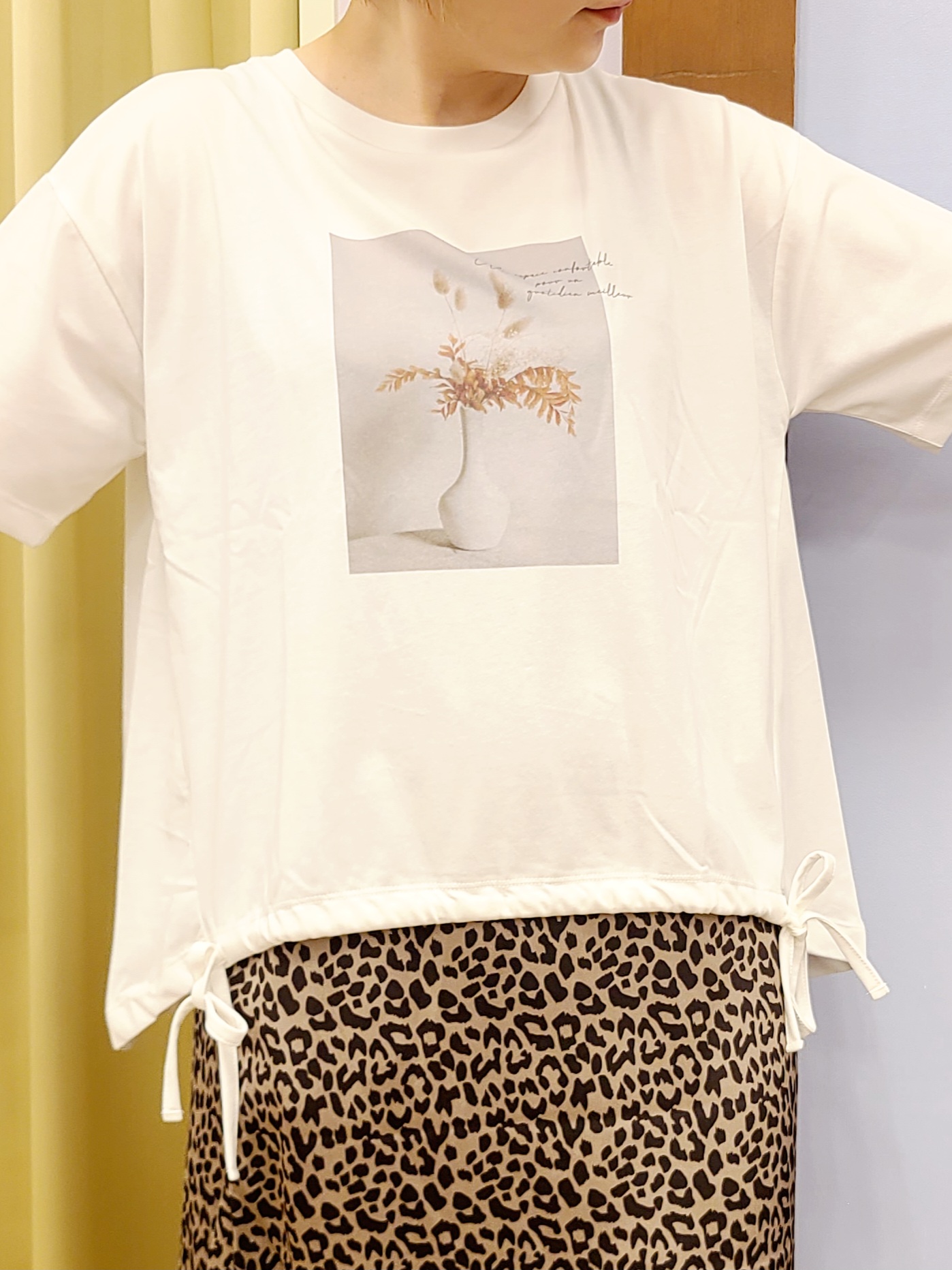 Chiiさんの「SHOO･LA･RUE｜【ひんやり/体型カバー】プリントデザインが目を惹く 裾シャーリングTシャツ」を使ったコーディネート