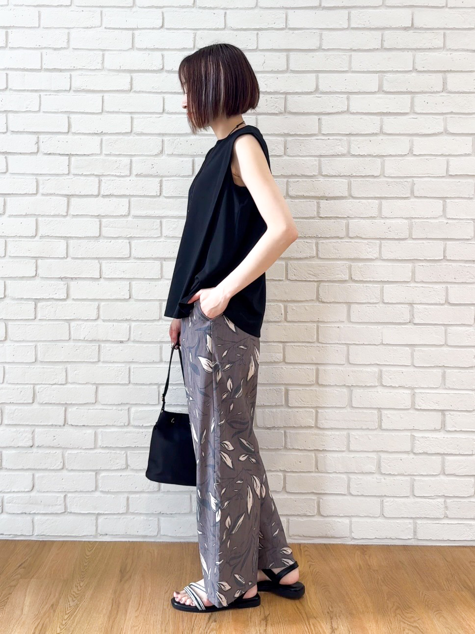 𝐜𝐡𝐢𝐤𝐚さんの「SHOO･LA･RUE｜【UVカット/接触冷感】上品に涼し気 とろみタックノースリーブトップス」を使ったコーディネート