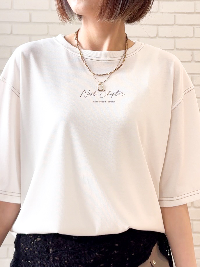 𝐜𝐡𝐢𝐤𝐚さんの「SHOO･LA･RUE｜【S-LL/体型カバー】インせず着られる 配色ステッチ 5分袖ロゴTシャツ」を使ったコーディネート