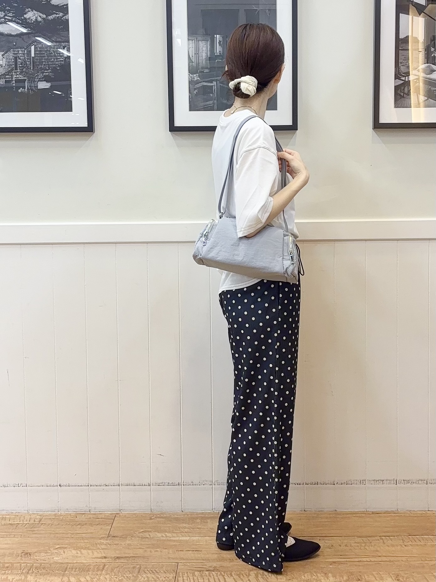 えぬさんの「SHOO･LA･RUE｜【S-LL/体型カバー】インせず着られる 配色ステッチ 5分袖ロゴTシャツ」を使ったコーディネート