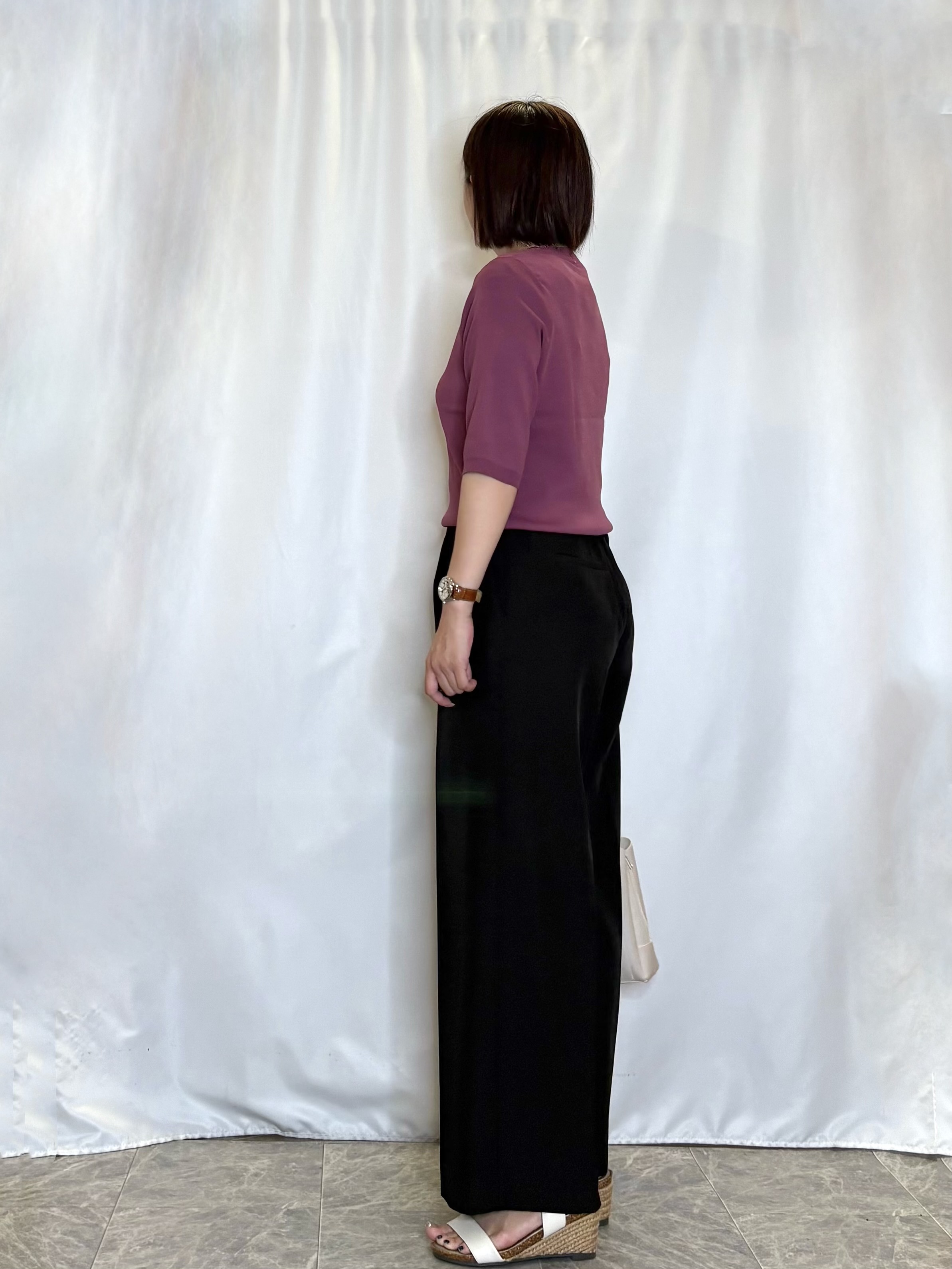 ネリさんの「SHOO･LA･RUE｜【ガンガン洗える/ひんやり/UV/毛玉になりにくい】上半身すっきり 二の腕見せない5分袖ニット」を使ったコーディネート