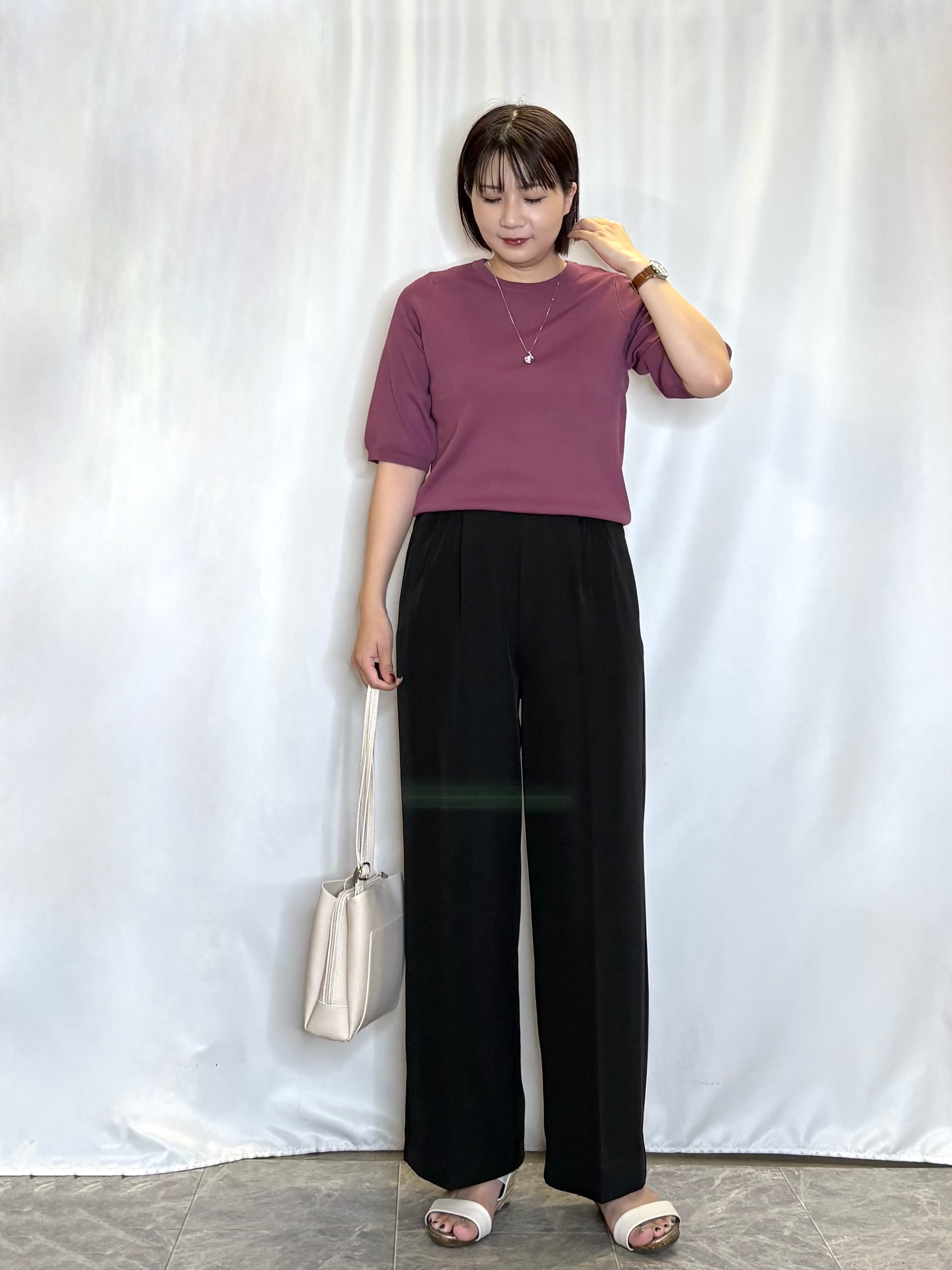 ネリさんの「SHOO･LA･RUE｜【ガンガン洗える/ひんやり/UV/毛玉になりにくい】上半身すっきり 二の腕見せない5分袖ニット」を使ったコーディネート
