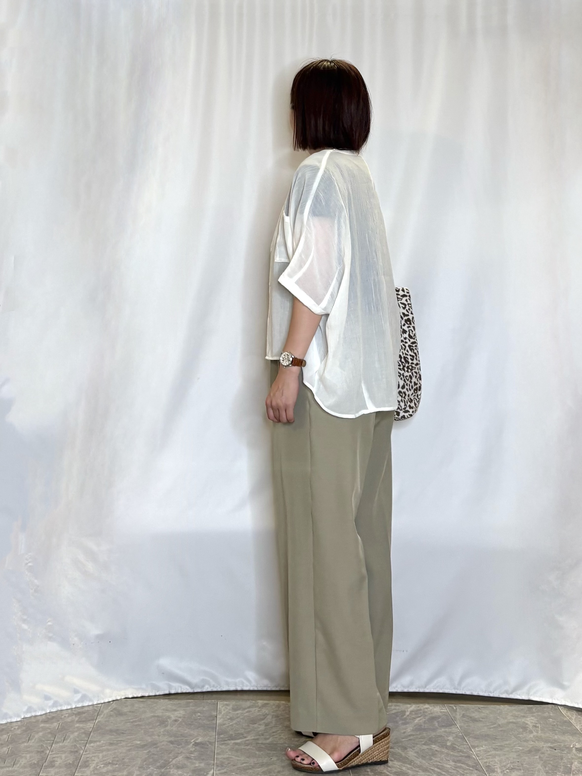ネリさんの「SHOO･LA･RUE｜【洗濯機可/選べる6色】程よいシアー感が涼し気 ゆったりワッシャードルマンブラウス」を使ったコーディネート