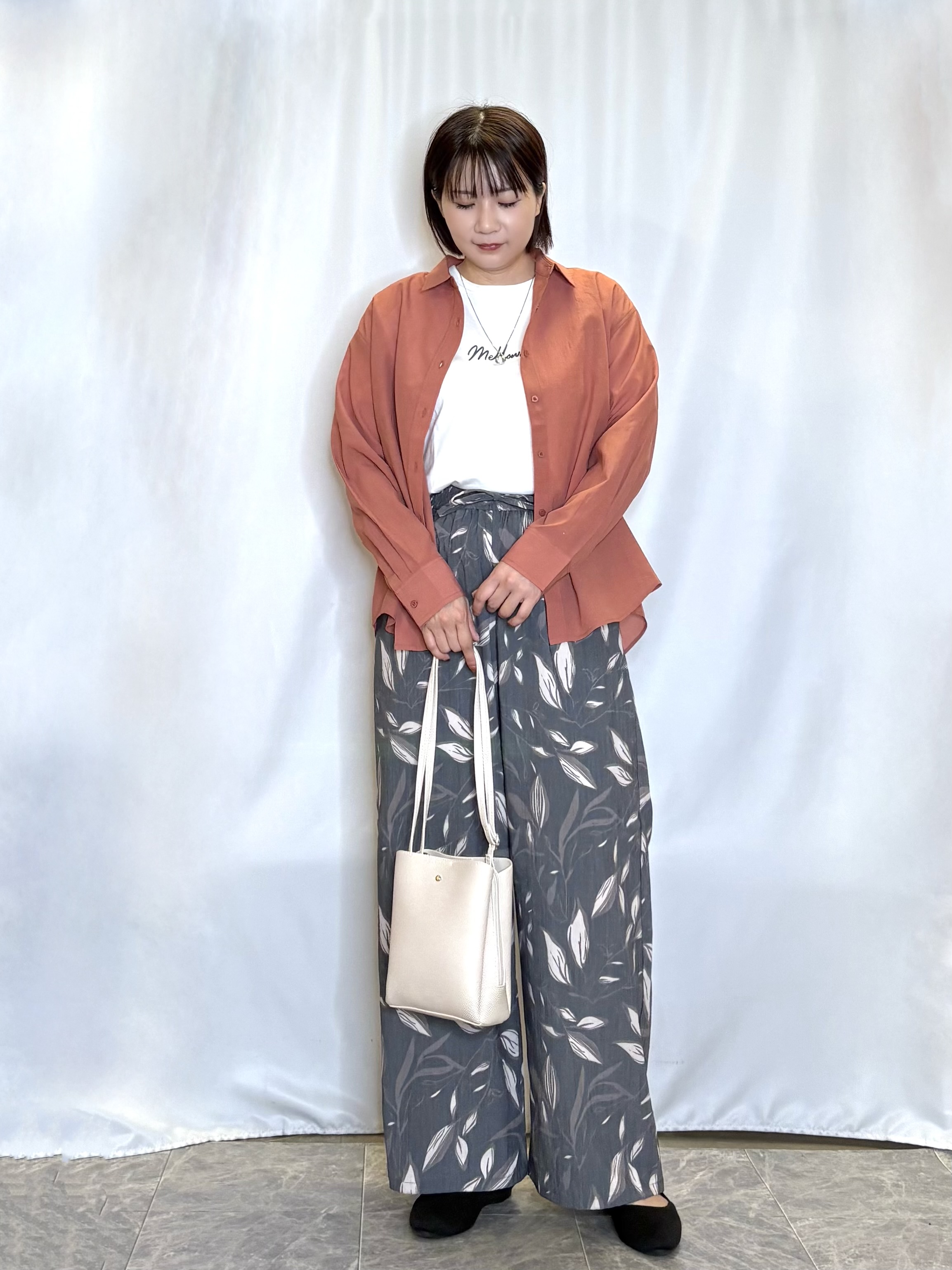 ネリさんの「SHOO･LA･RUE｜【通気性〇/S-LL/洗濯機可】大人のきちんとベーシックシャツ」を使ったコーディネート
